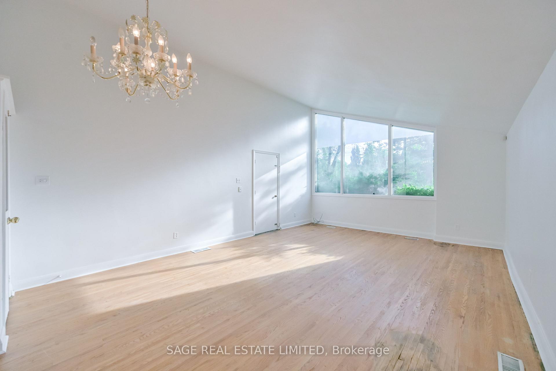 Photo 21 of 56 Grangemill Crescent, North York, Banbury-Don Mills — HOMEH