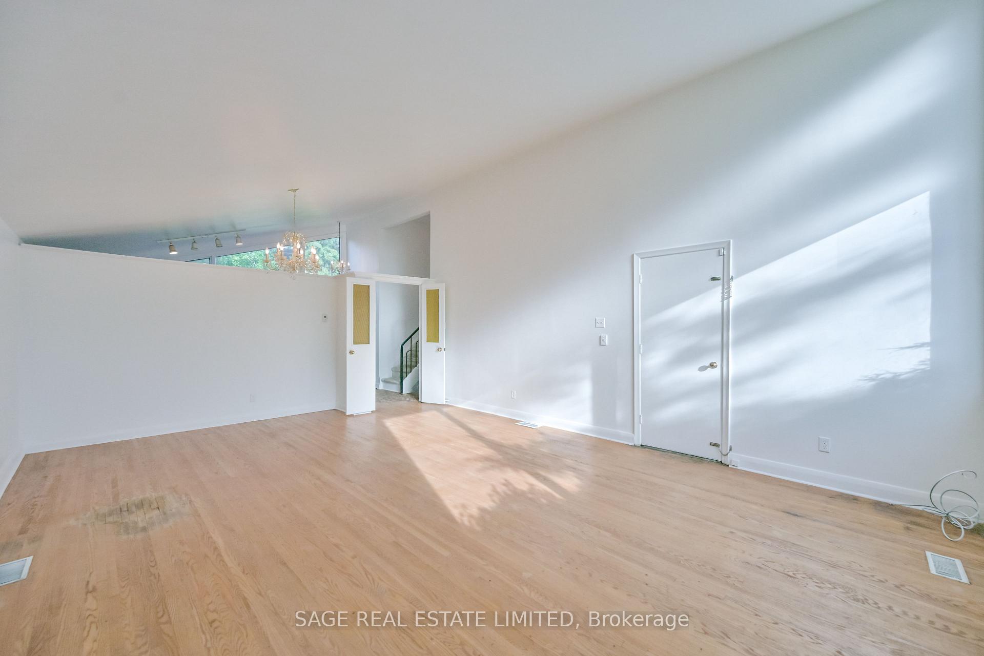 Photo 23 of 56 Grangemill Crescent, North York, Banbury-Don Mills — HOMEH