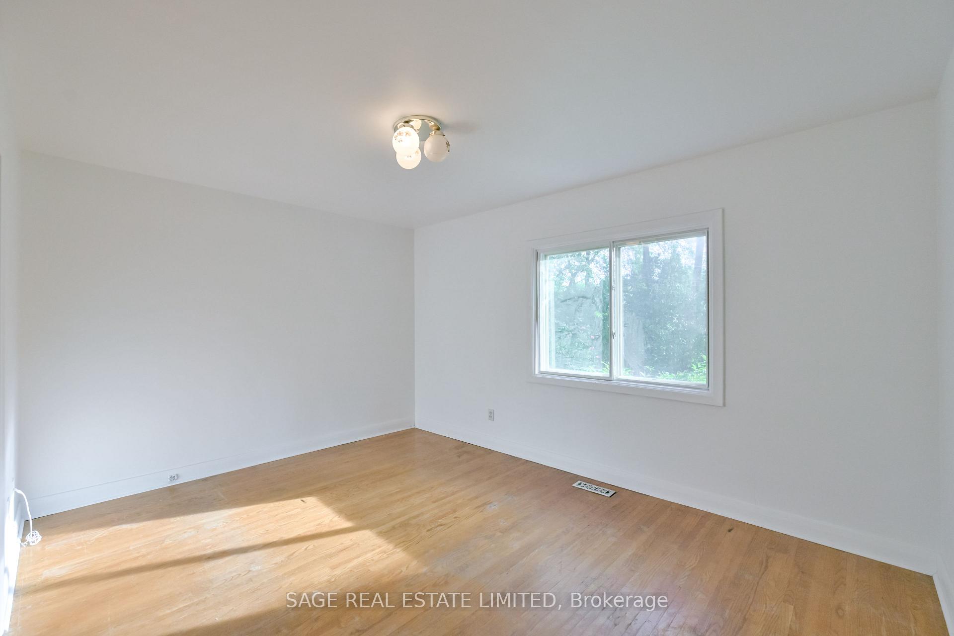 Photo 26 of 56 Grangemill Crescent, North York, Banbury-Don Mills — HOMEH