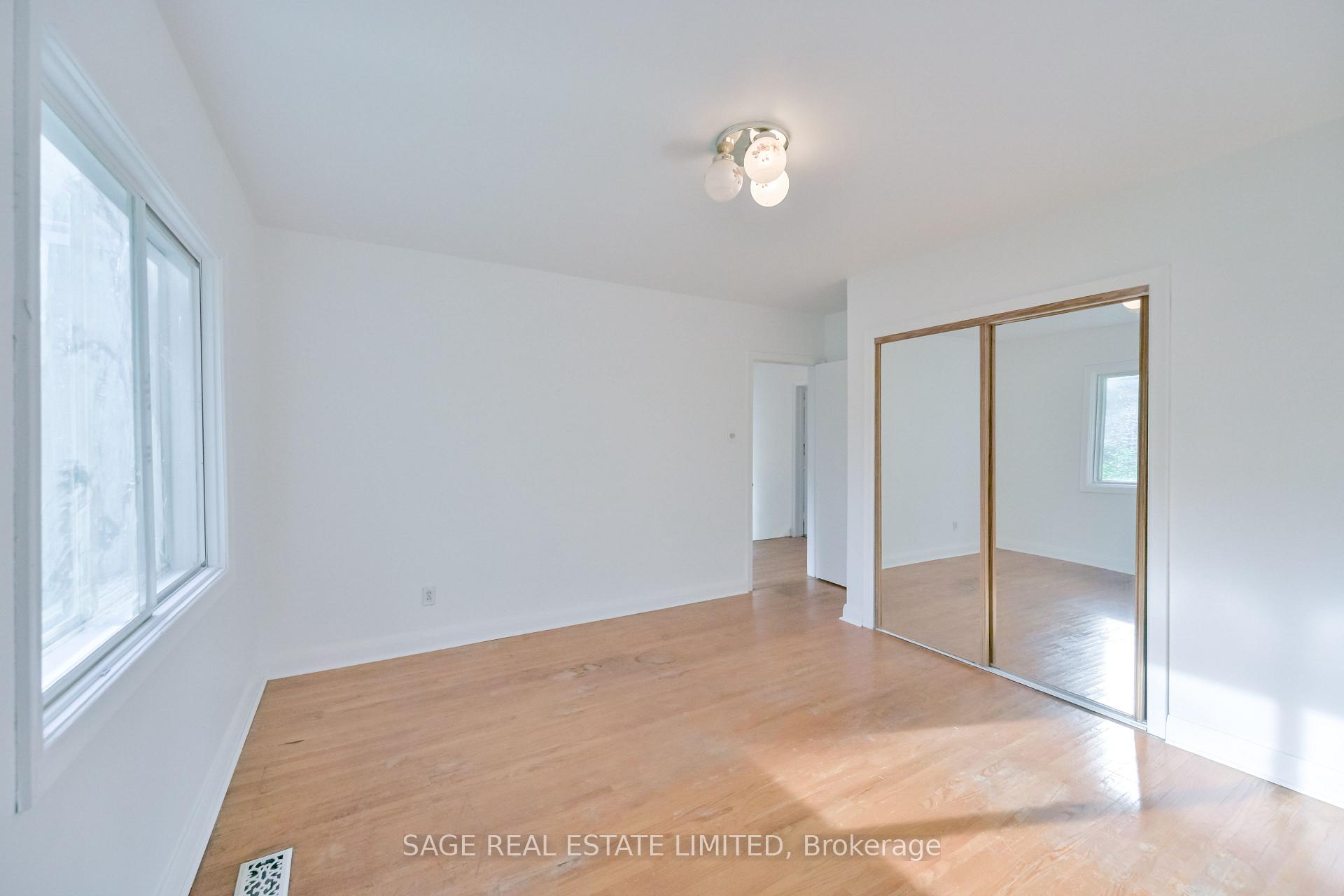 Photo 28 of 56 Grangemill Crescent, North York, Banbury-Don Mills — HOMEH