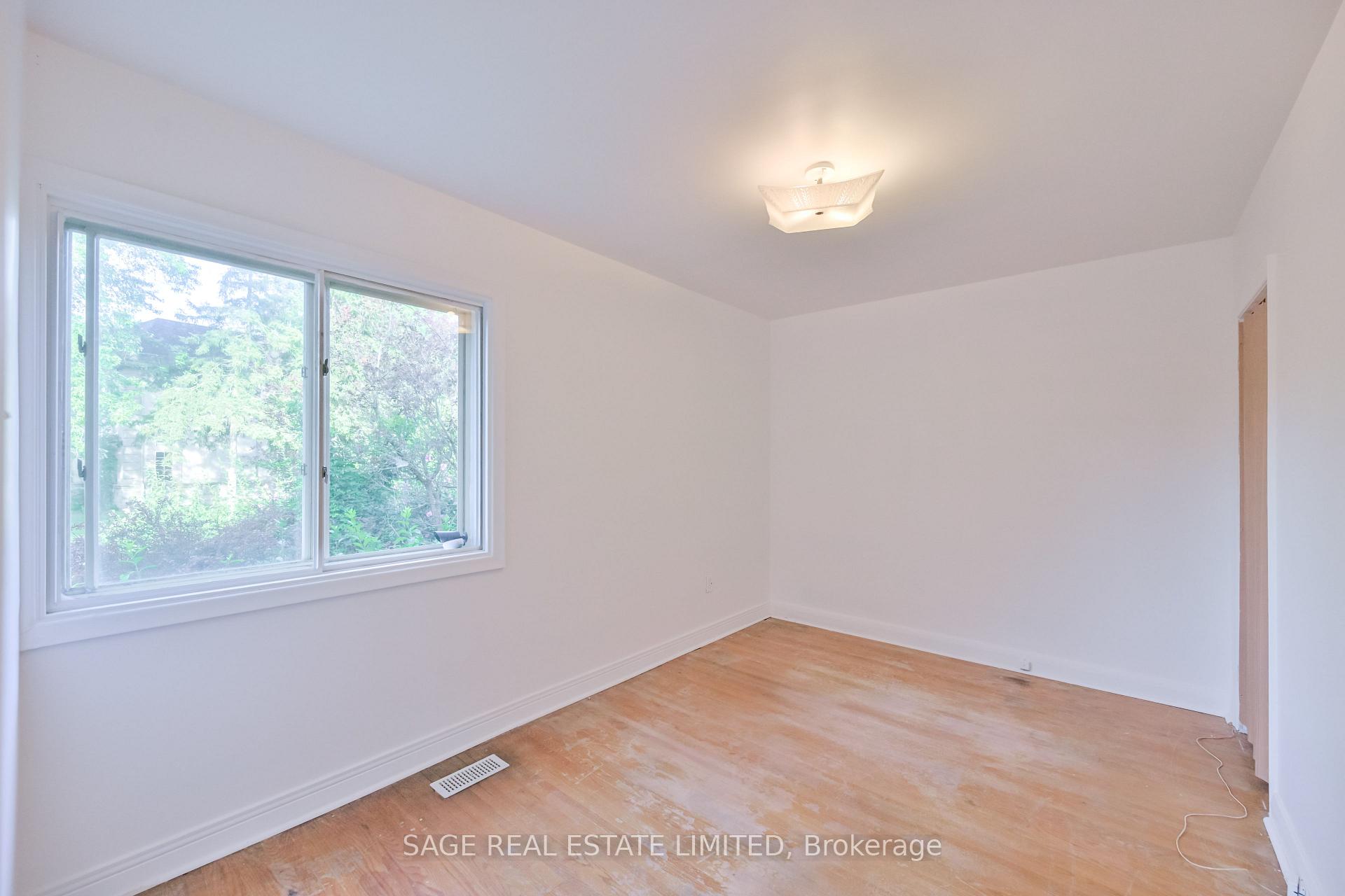 Photo 29 of 56 Grangemill Crescent, North York, Banbury-Don Mills — HOMEH
