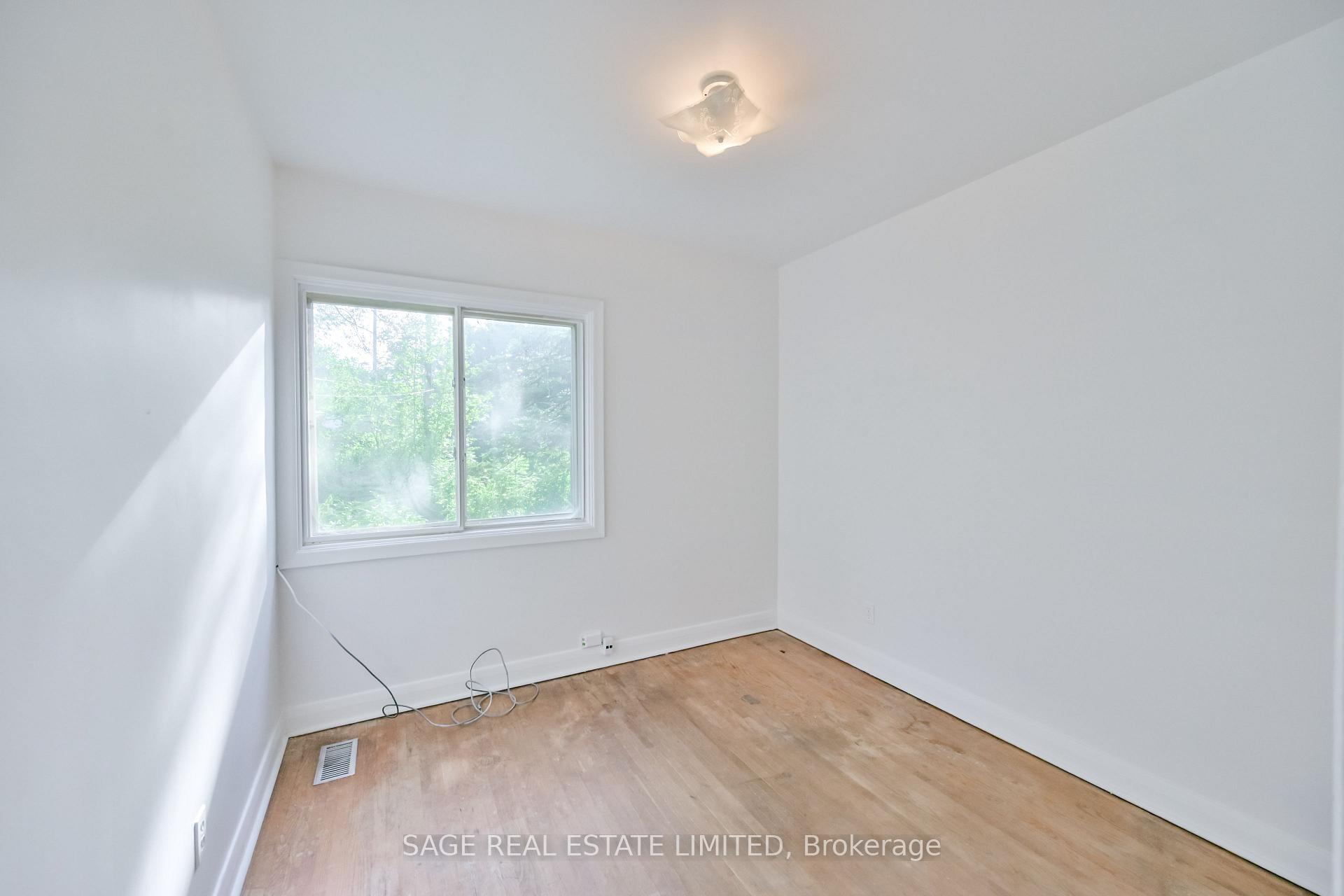 Photo 31 of 56 Grangemill Crescent, North York, Banbury-Don Mills — HOMEH