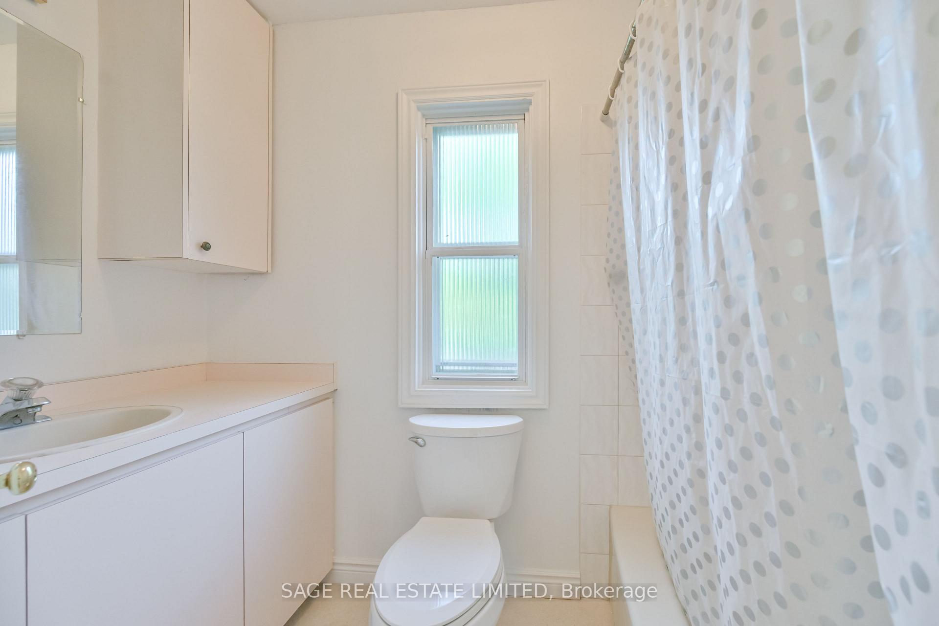 Photo 33 of 56 Grangemill Crescent, North York, Banbury-Don Mills — HOMEH