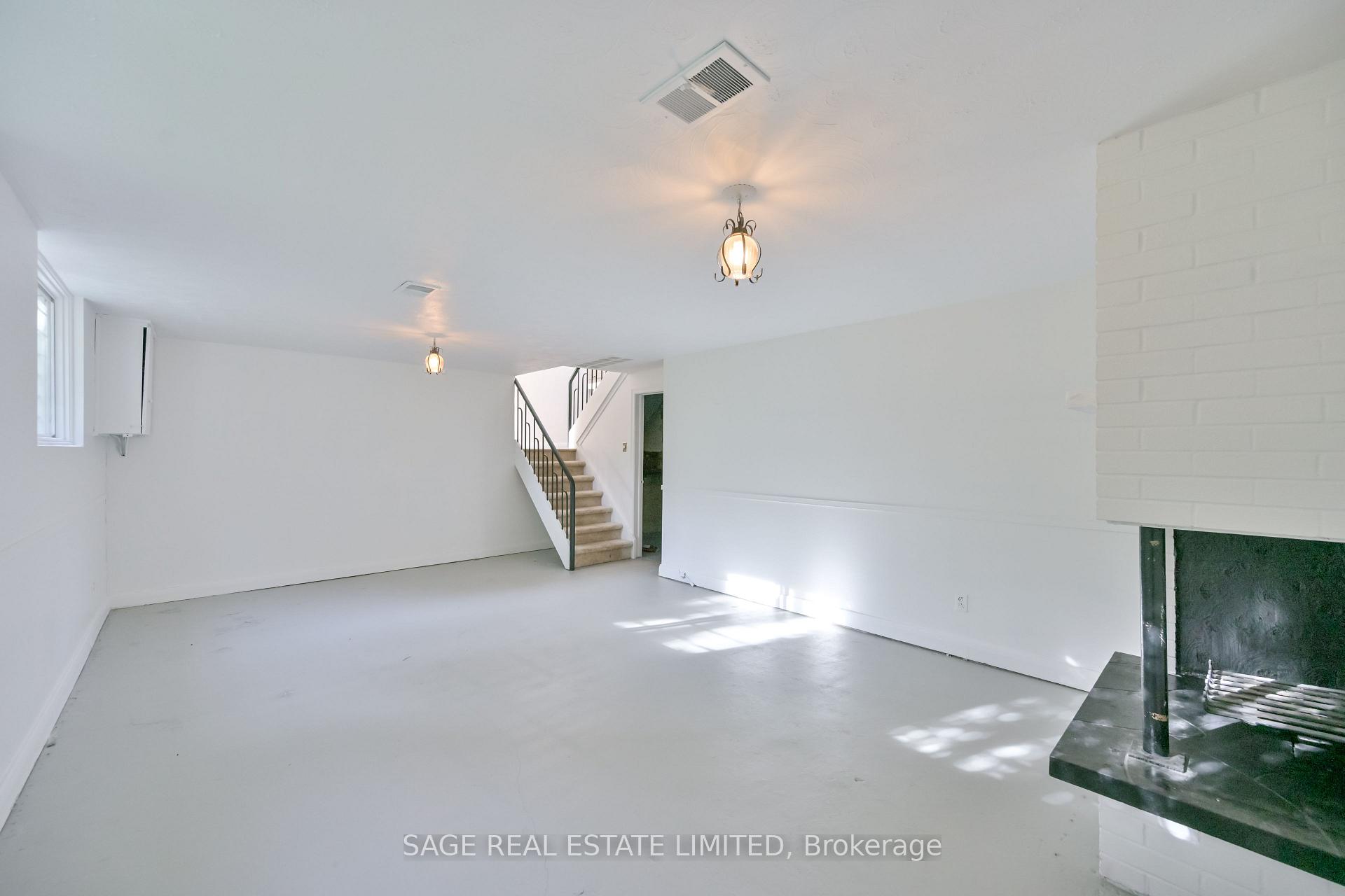 Photo 34 of 56 Grangemill Crescent, North York, Banbury-Don Mills — HOMEH