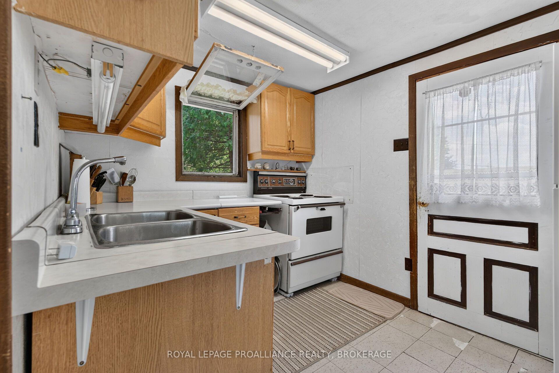 Photo 13 of 1006 Rocky Shore Lane, Frontenac, Frontenac South — HOMEH