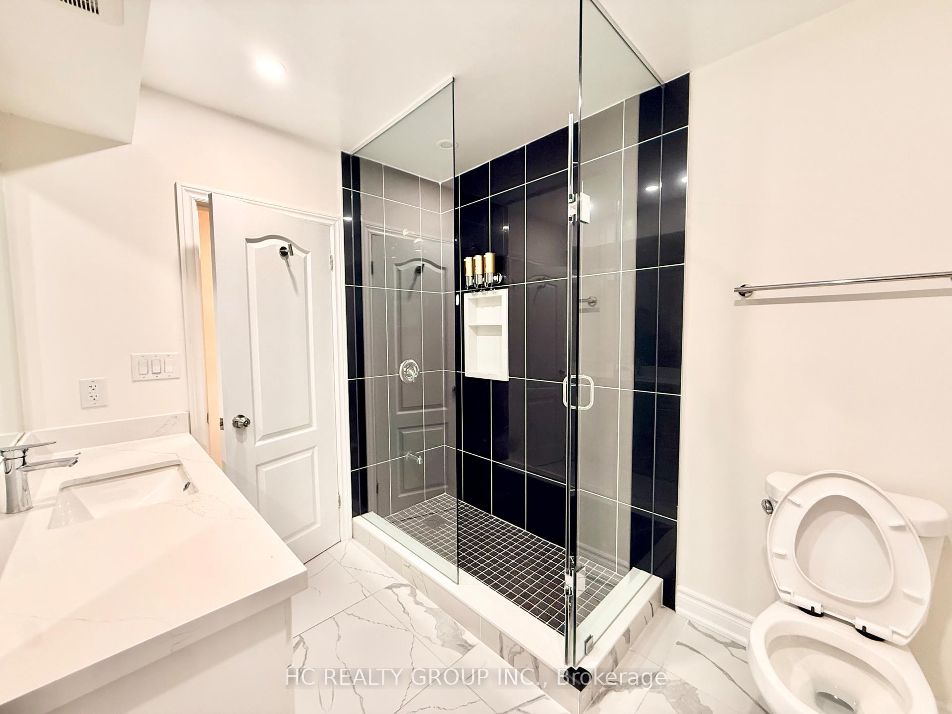 Photo 4 of 52 Dukinfield Crescent, North York, Parkwoods-Donalda — HOMEH