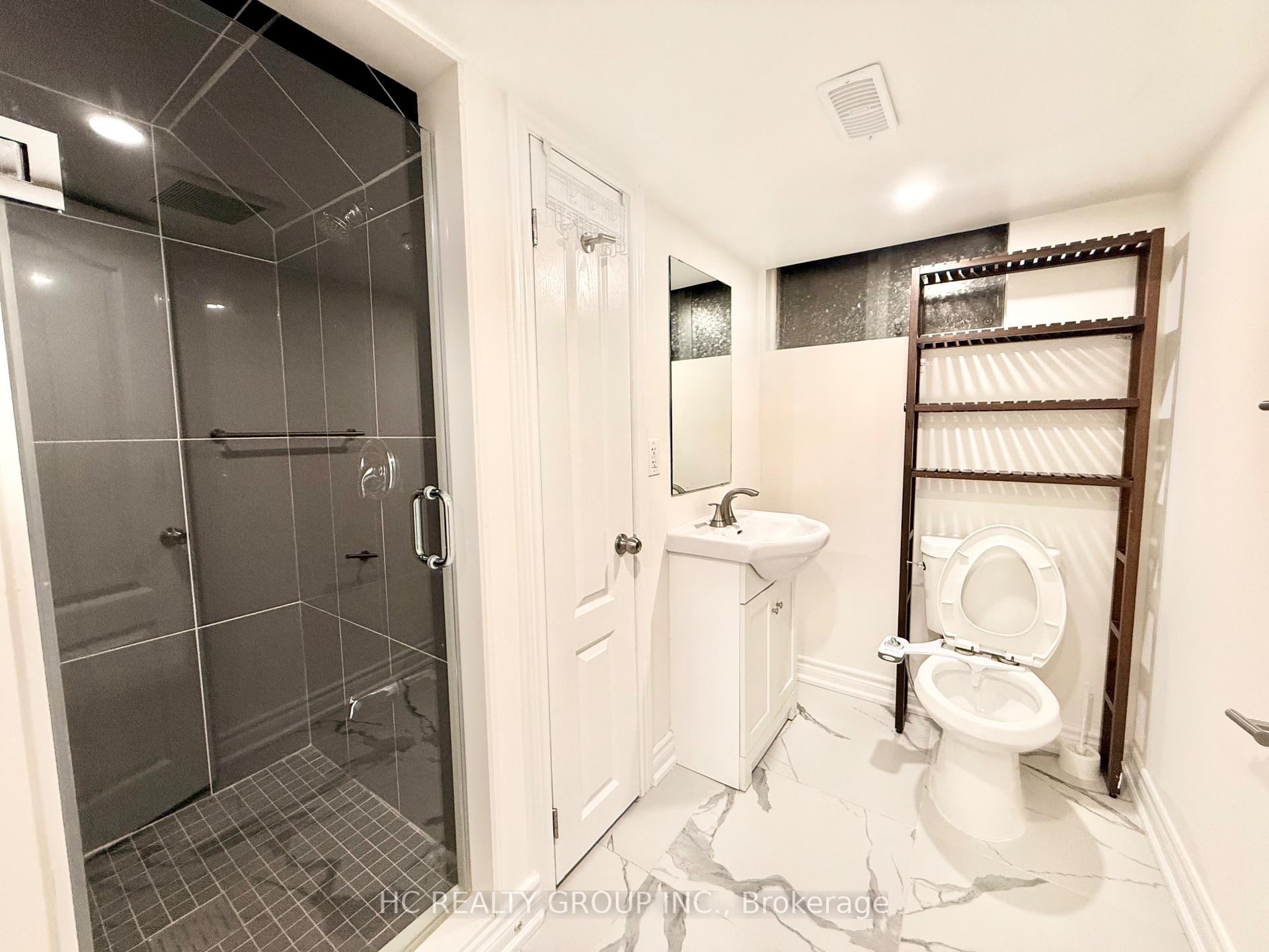 Photo 7 of 52 Dukinfield Crescent, North York, Parkwoods-Donalda — HOMEH