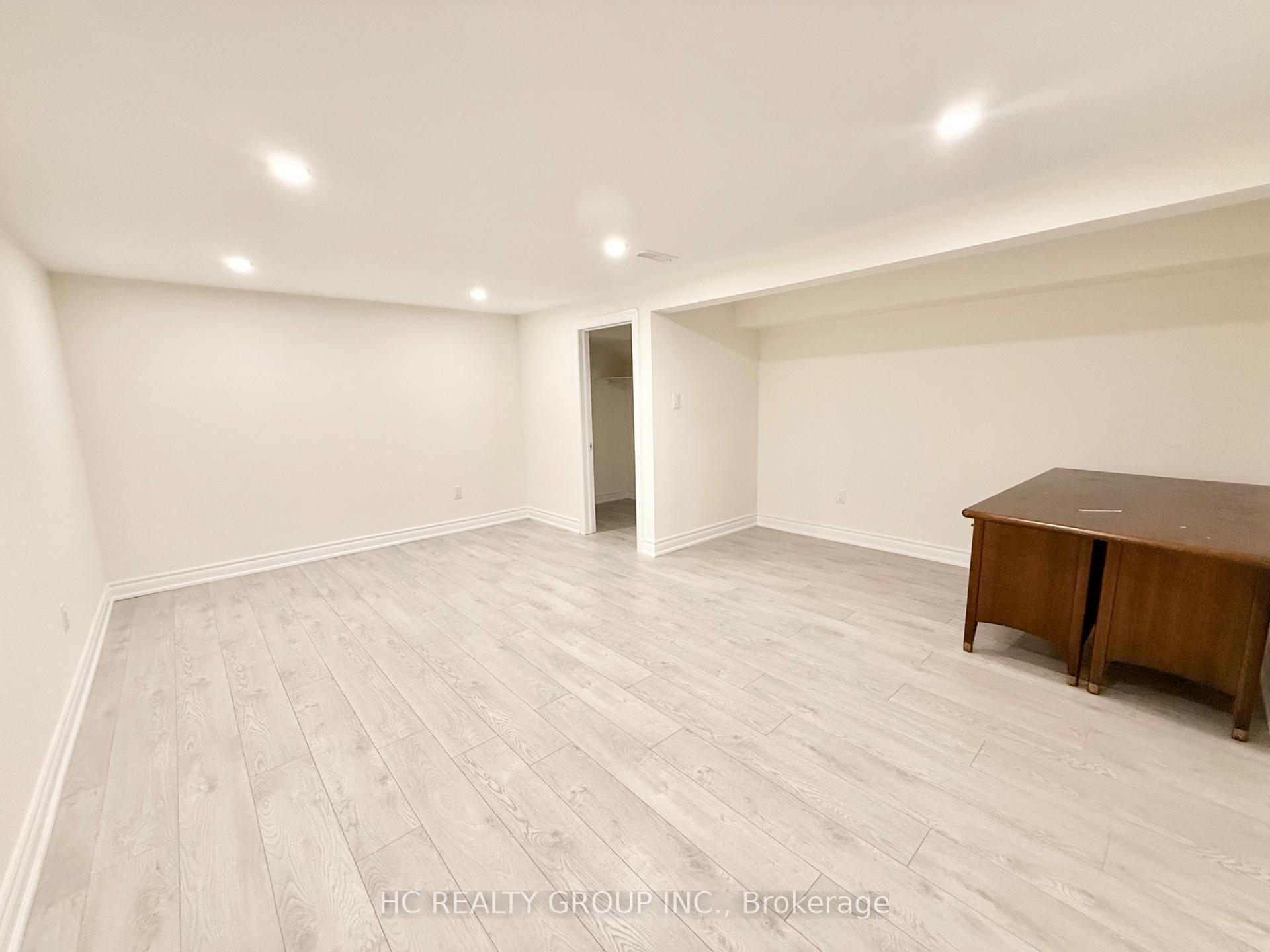 Photo 8 of 52 Dukinfield Crescent, North York, Parkwoods-Donalda — HOMEH