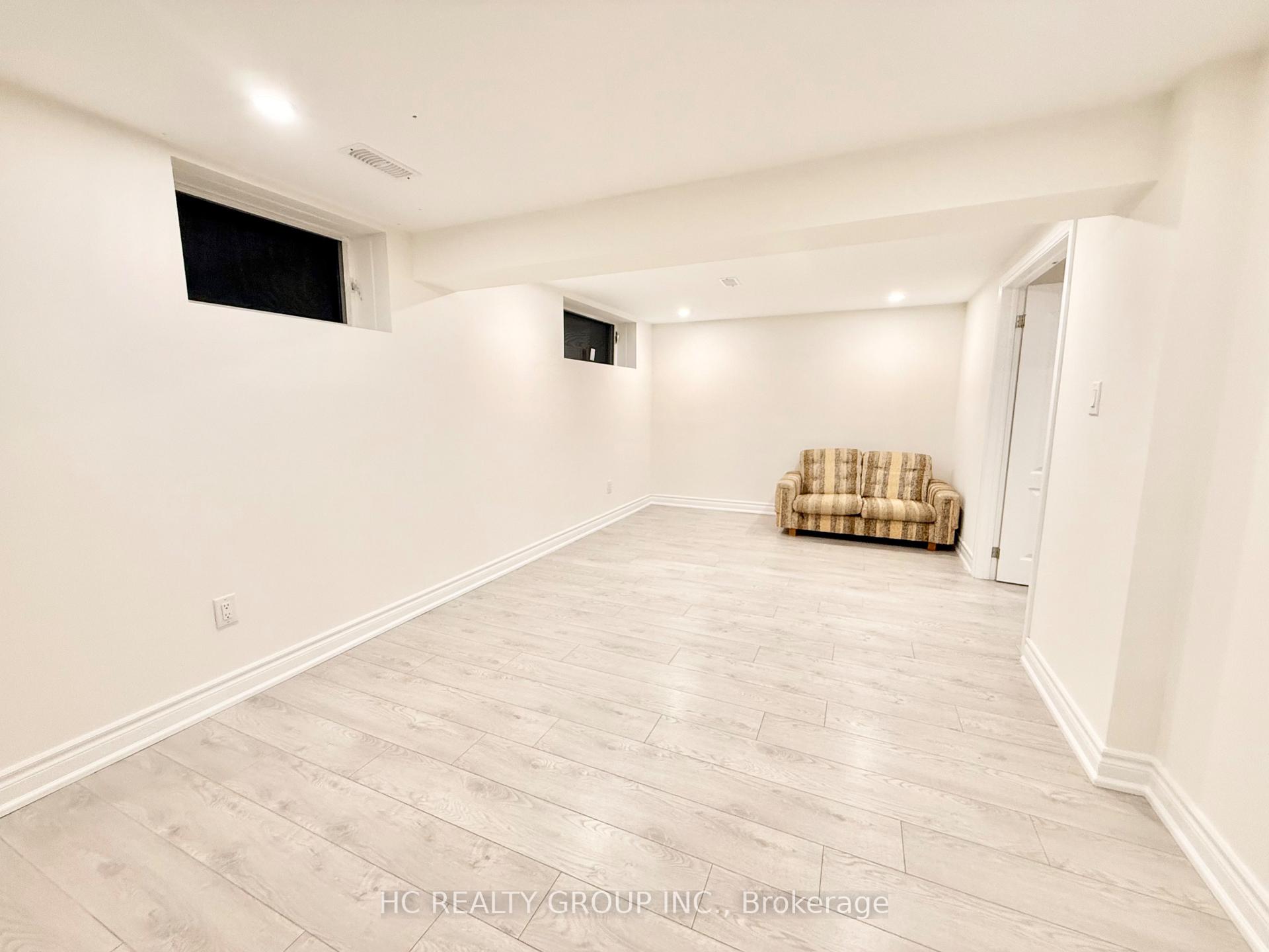 Photo 9 of 52 Dukinfield Crescent, North York, Parkwoods-Donalda — HOMEH