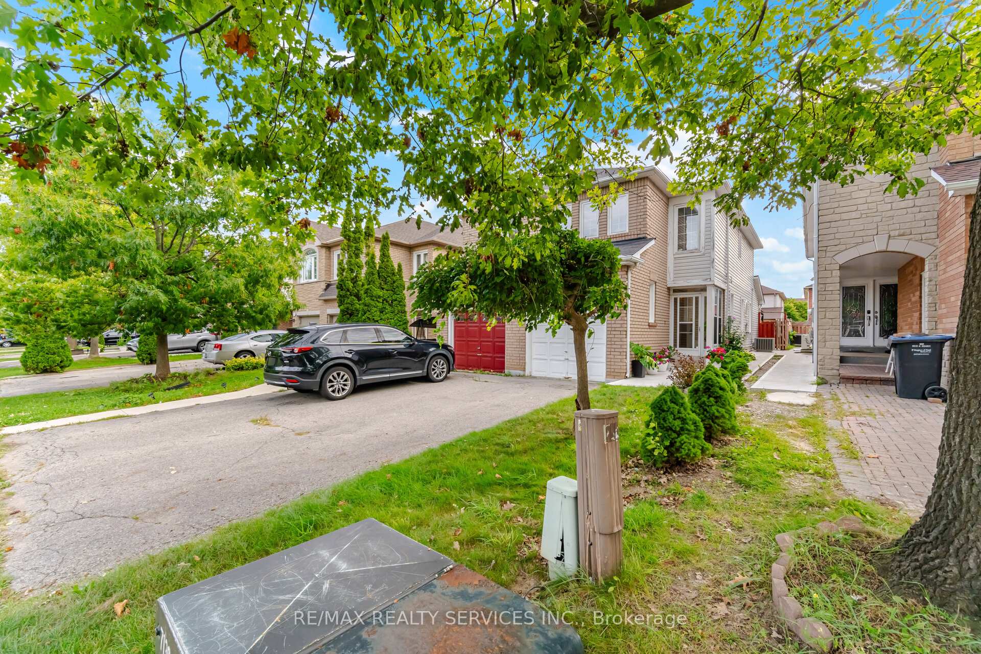 Photo 3 of 72 Yellow Brick Road, Brampton, Brampton North — HOMEH