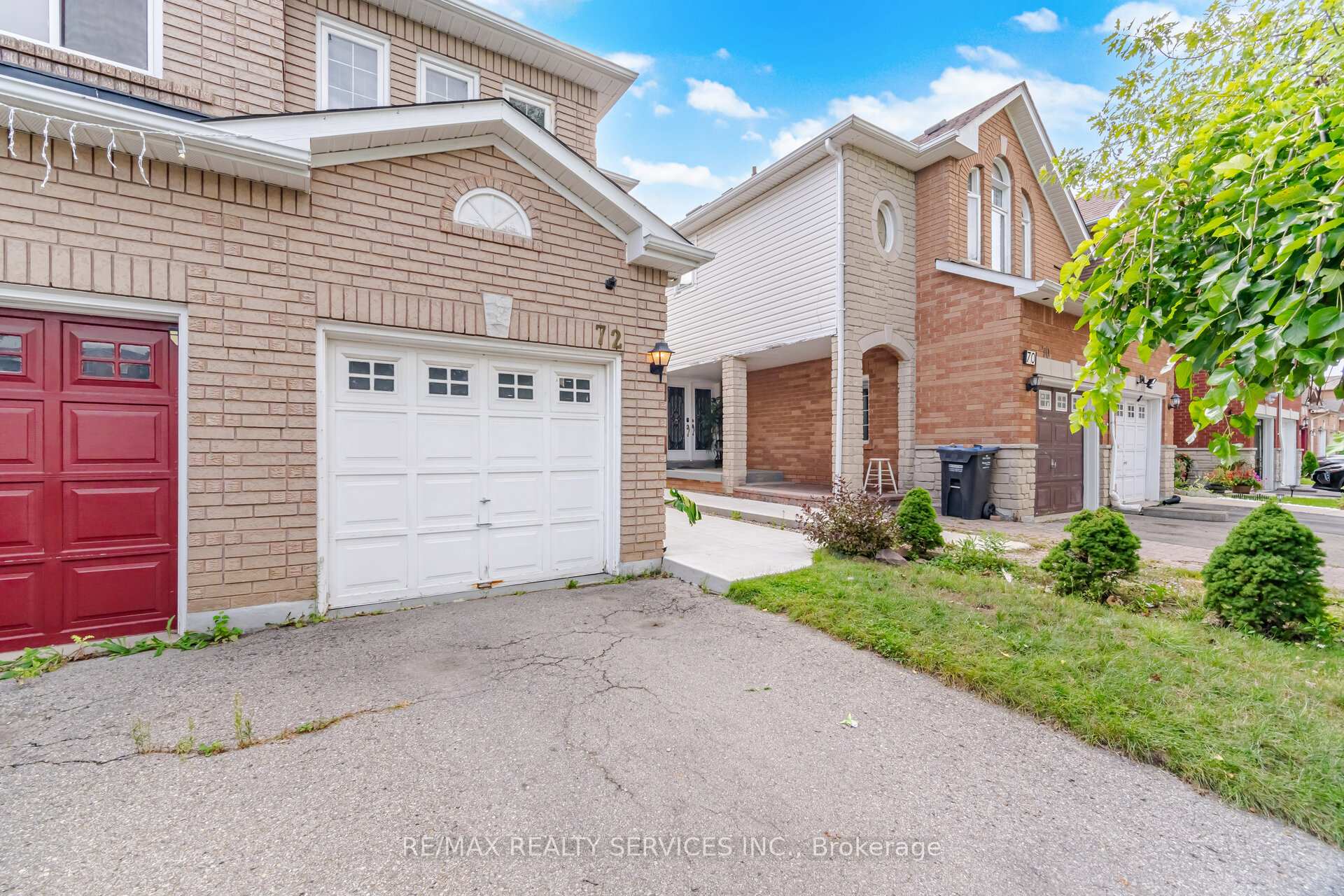 Photo 5 of 72 Yellow Brick Road, Brampton, Brampton North — HOMEH