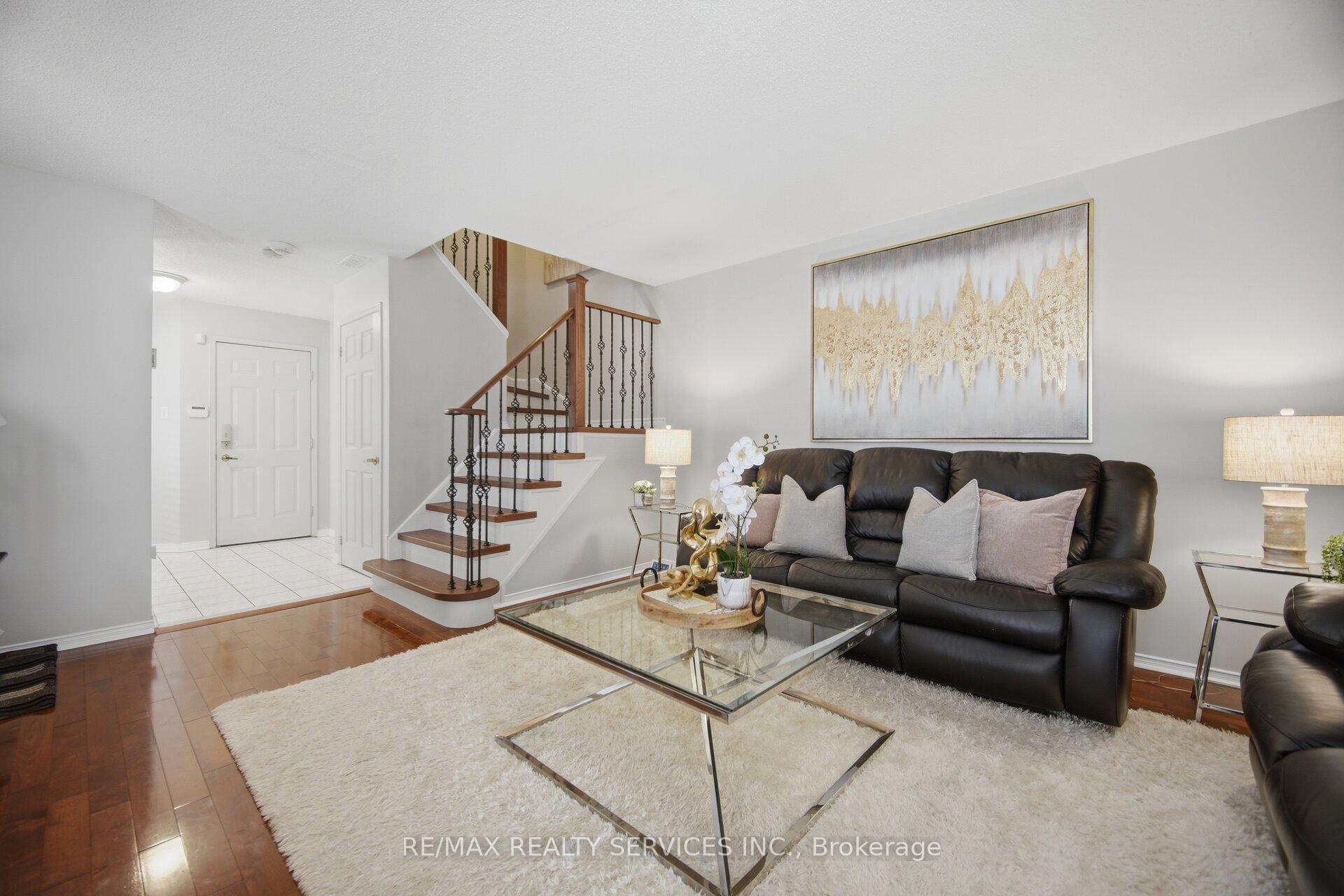 Photo 10 of 72 Yellow Brick Road, Brampton, Brampton North — HOMEH