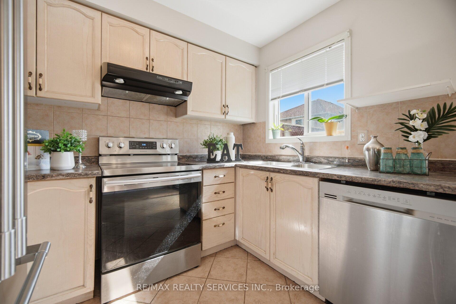 Photo 18 of 72 Yellow Brick Road, Brampton, Brampton North — HOMEH