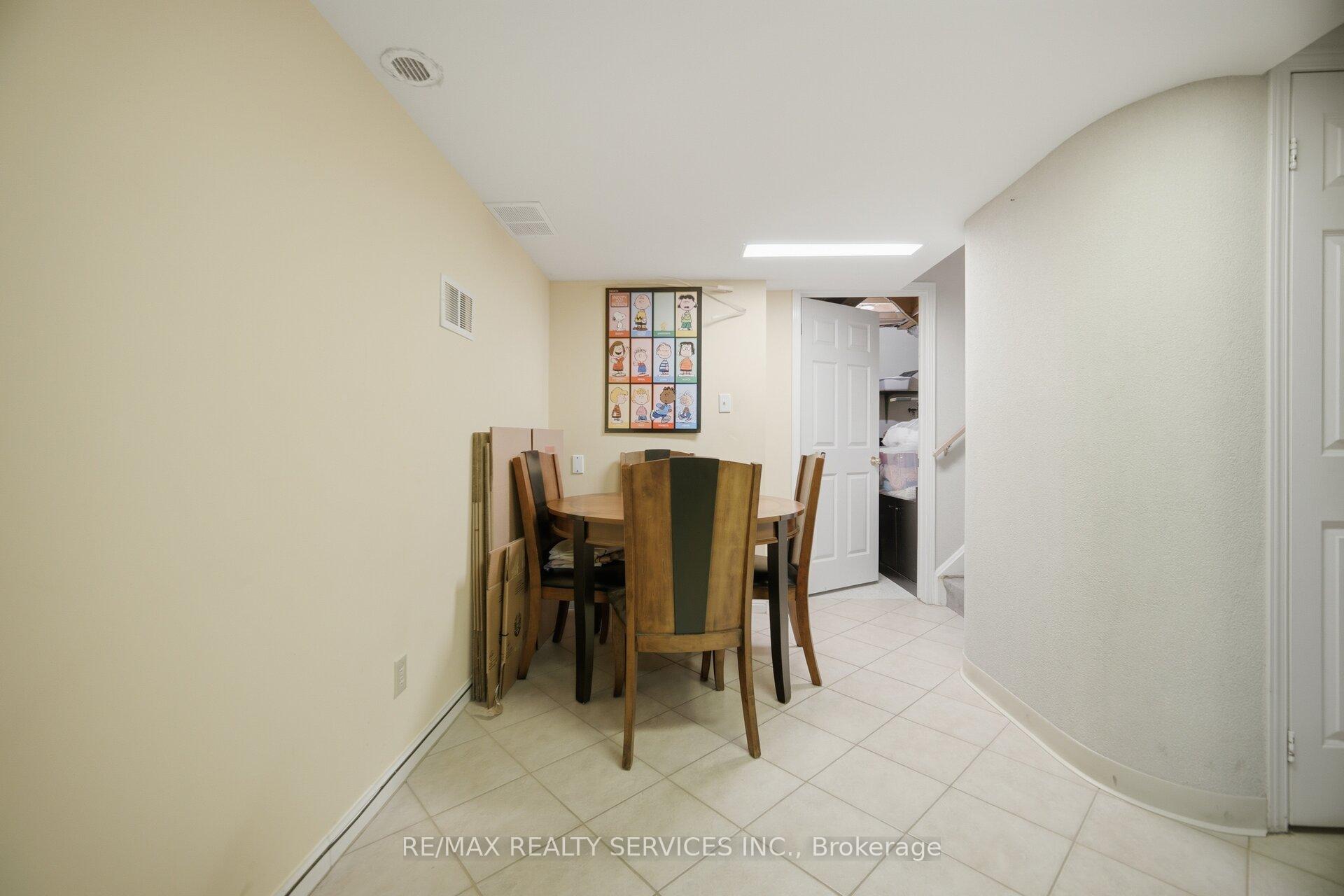 Photo 39 of 72 Yellow Brick Road, Brampton, Brampton North — HOMEH