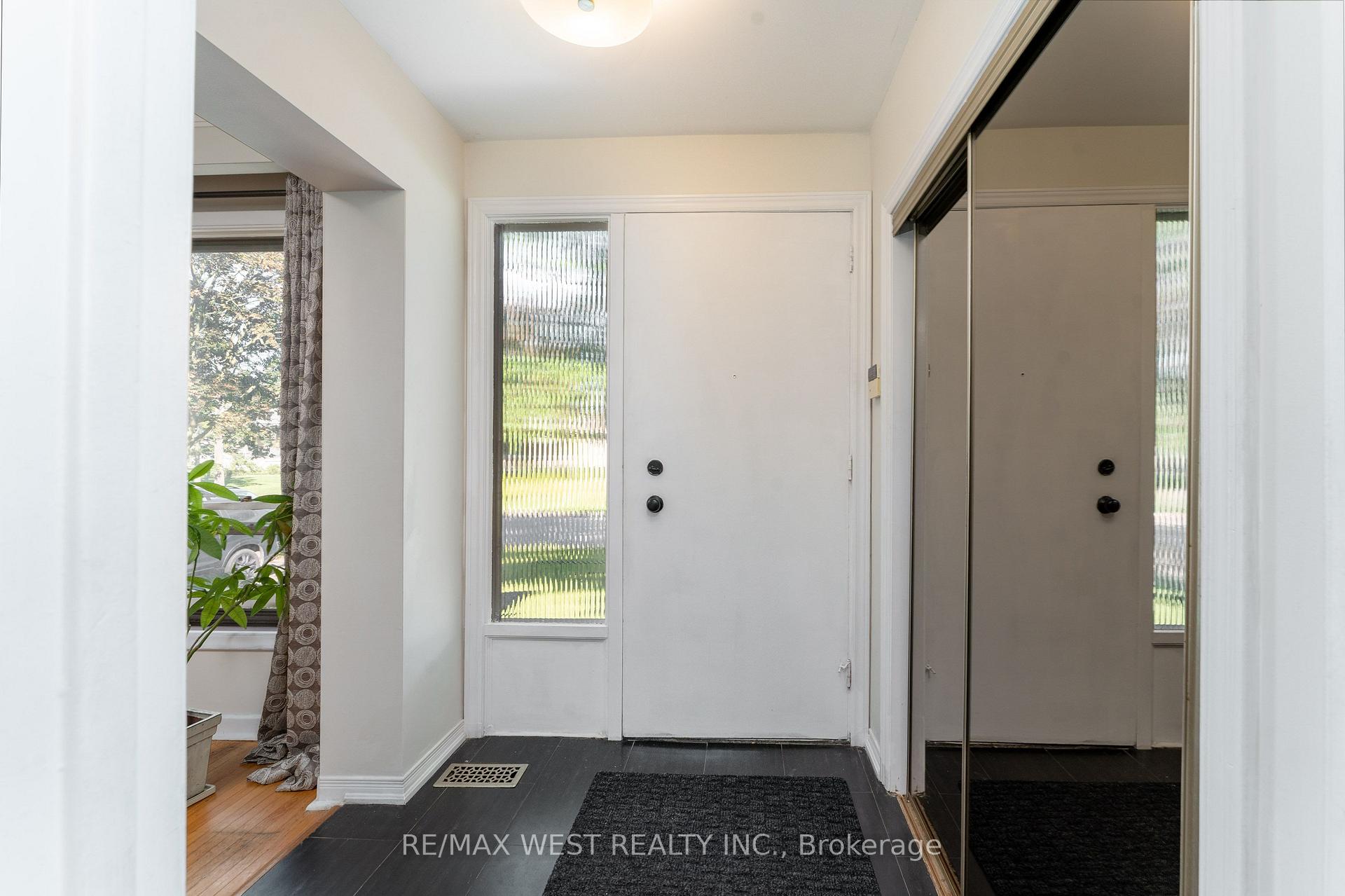 Photo 2 of 274 Maxwell Street, North York, Bathurst Manor — HOMEH