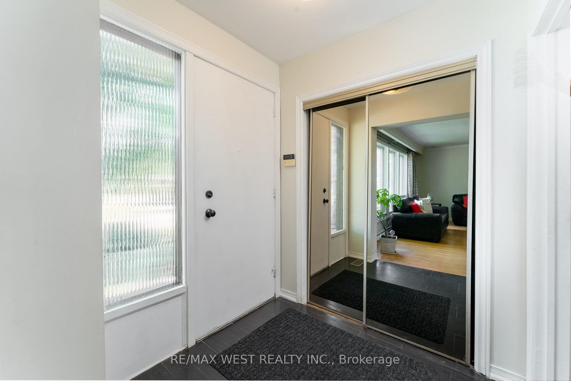 Photo 3 of 274 Maxwell Street, North York, Bathurst Manor — HOMEH
