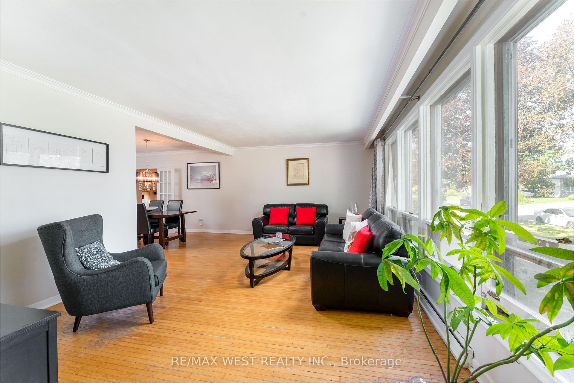 Photo 5 of 274 Maxwell Street, North York, Bathurst Manor — HOMEH