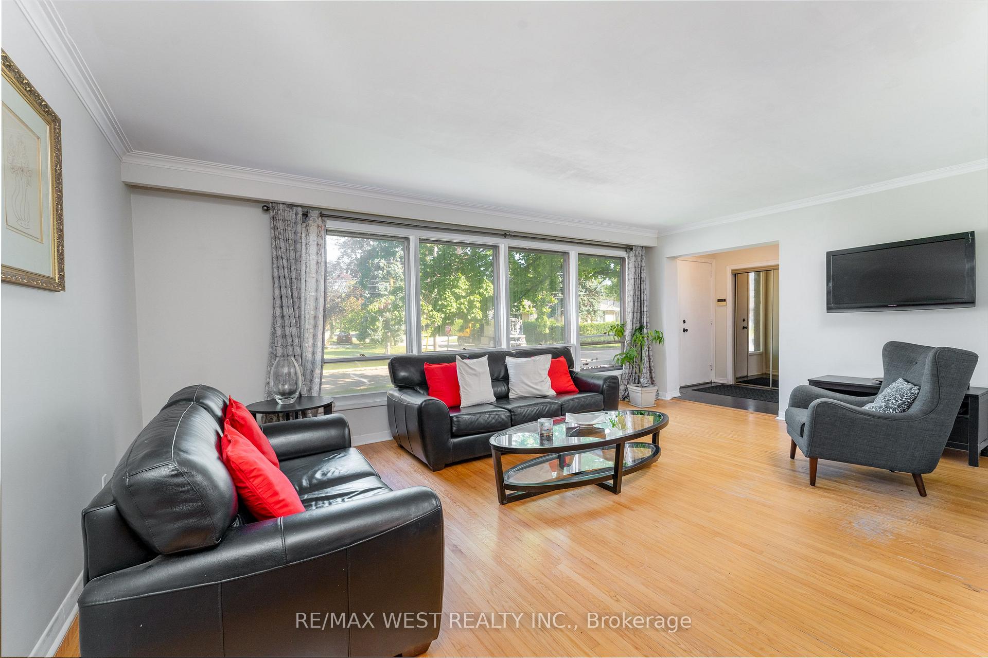 Photo 6 of 274 Maxwell Street, North York, Bathurst Manor — HOMEH
