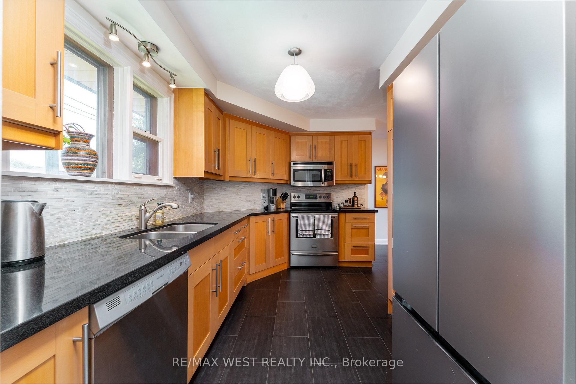 Photo 10 of 274 Maxwell Street, North York, Bathurst Manor — HOMEH