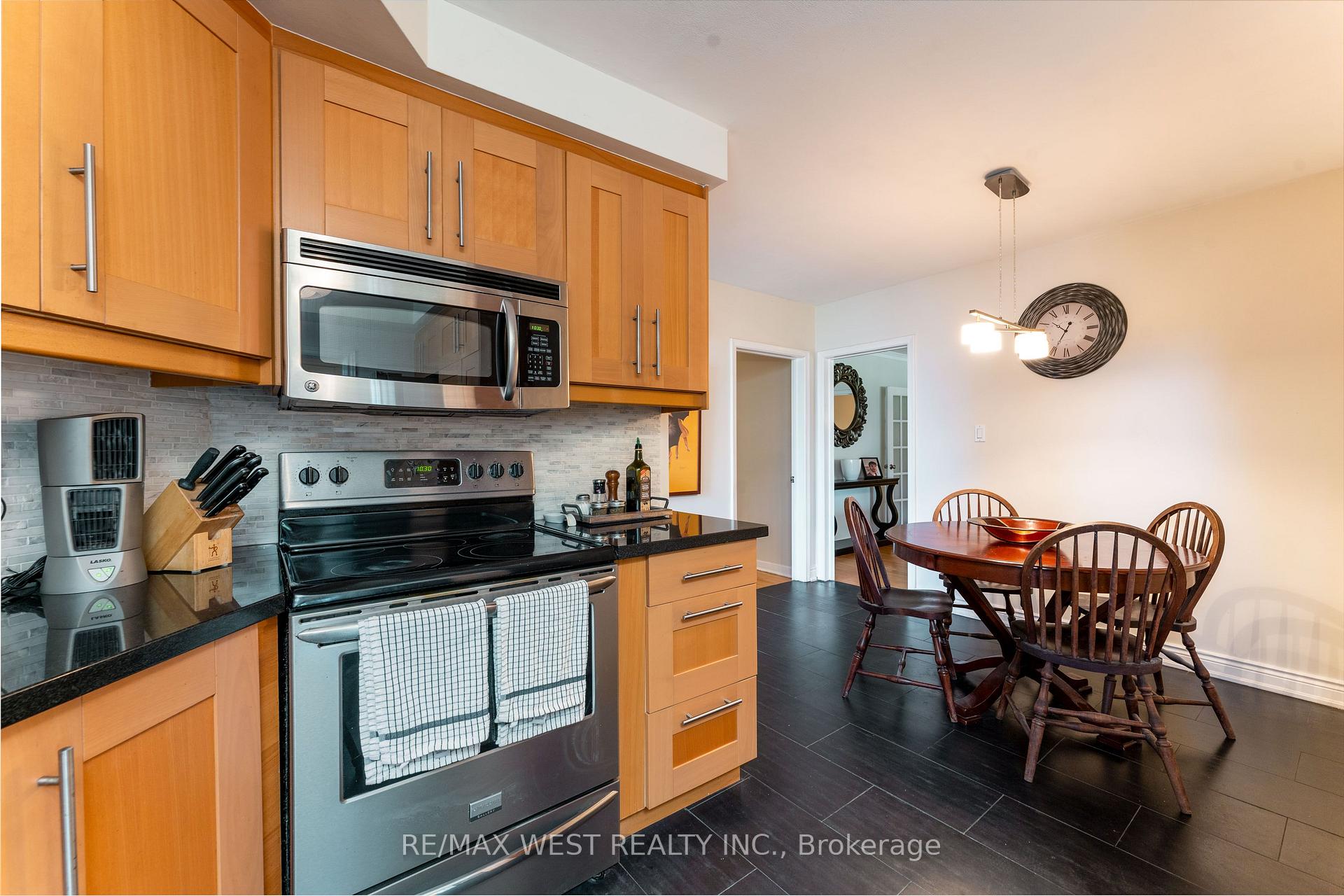Photo 12 of 274 Maxwell Street, North York, Bathurst Manor — HOMEH