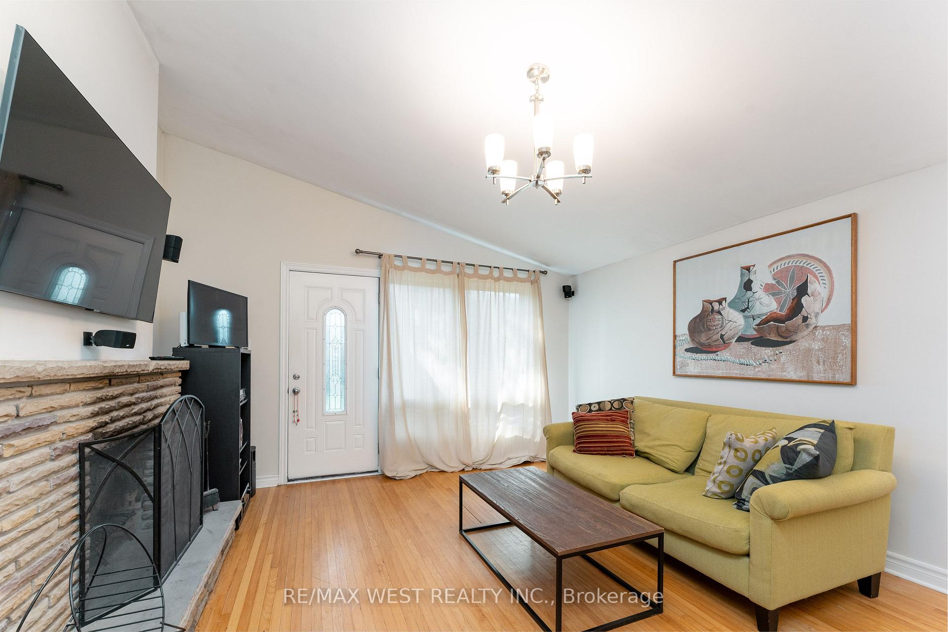 Photo 14 of 274 Maxwell Street, North York, Bathurst Manor — HOMEH