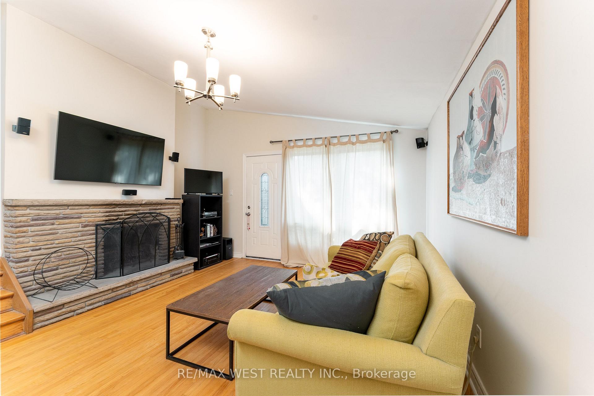 Photo 15 of 274 Maxwell Street, North York, Bathurst Manor — HOMEH