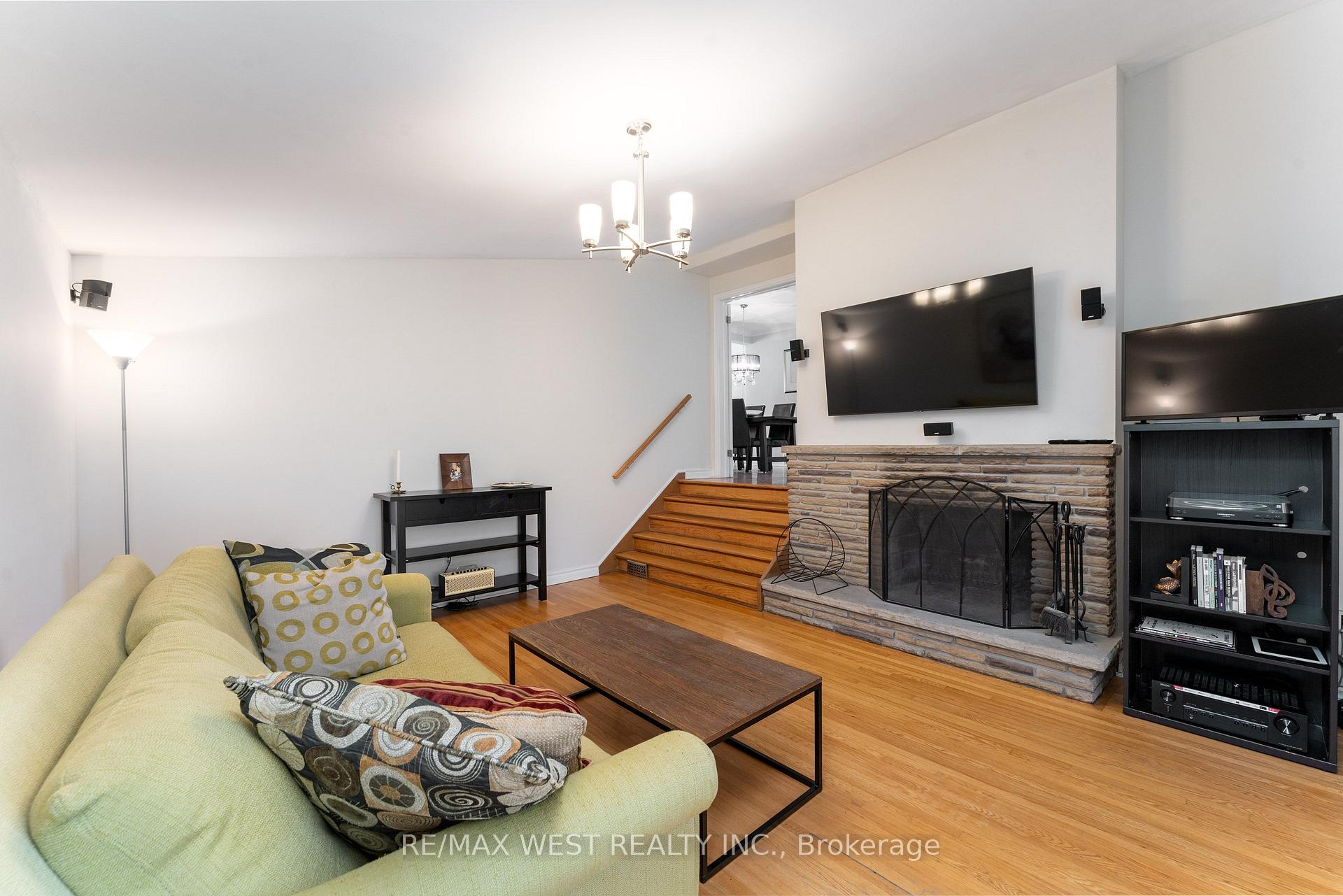 Photo 16 of 274 Maxwell Street, North York, Bathurst Manor — HOMEH