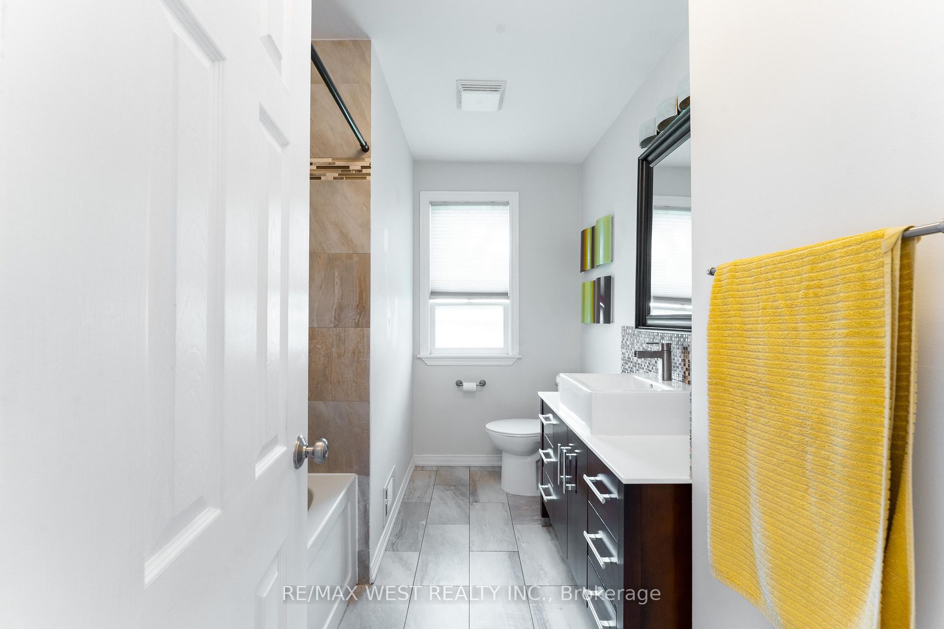 Photo 18 of 274 Maxwell Street, North York, Bathurst Manor — HOMEH
