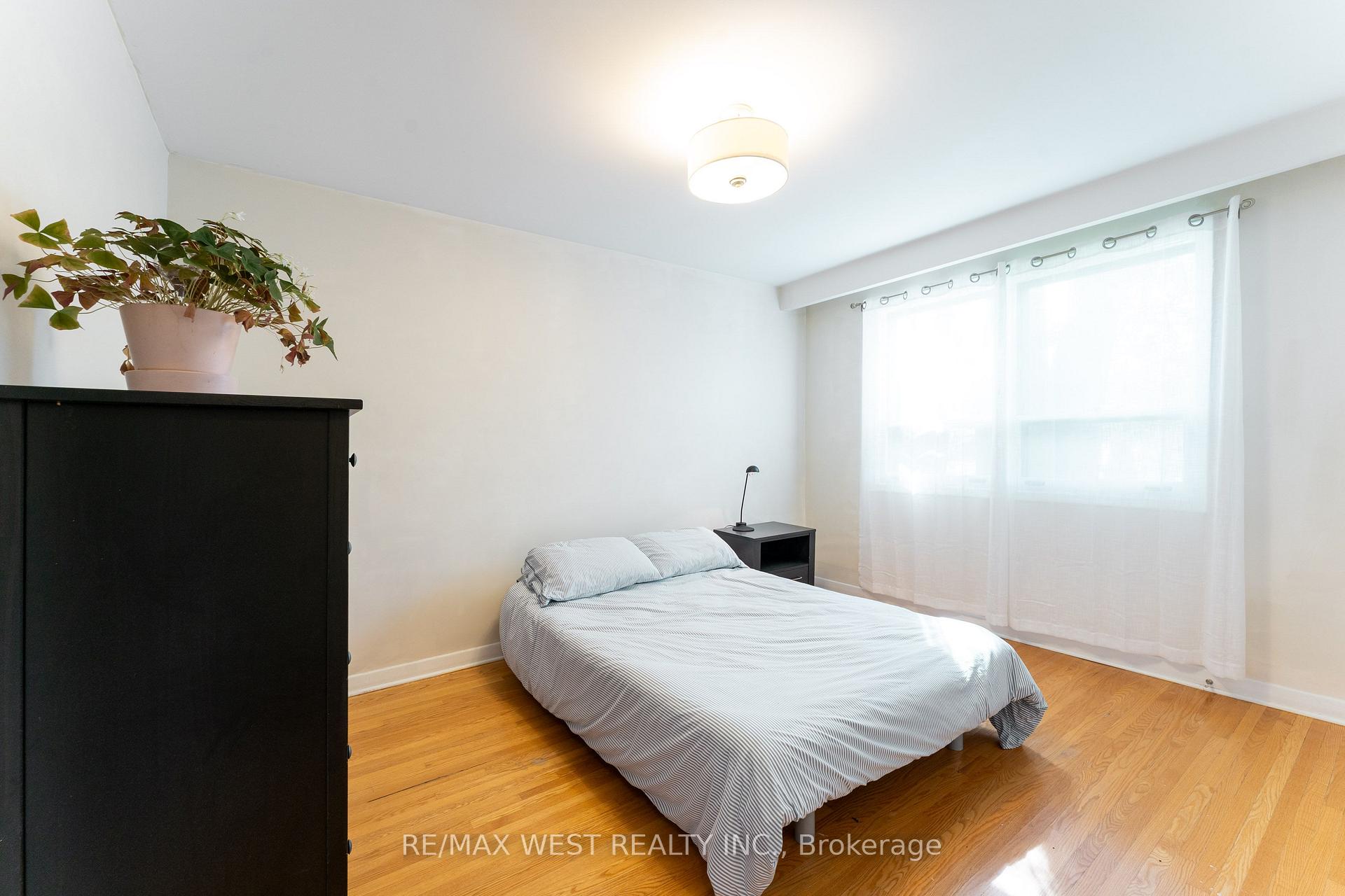 Photo 19 of 274 Maxwell Street, North York, Bathurst Manor — HOMEH