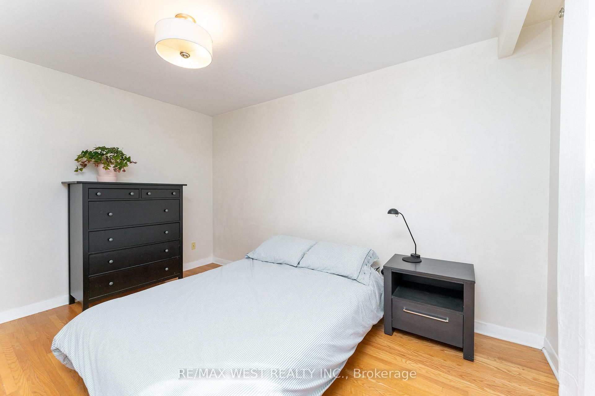 Photo 20 of 274 Maxwell Street, North York, Bathurst Manor — HOMEH