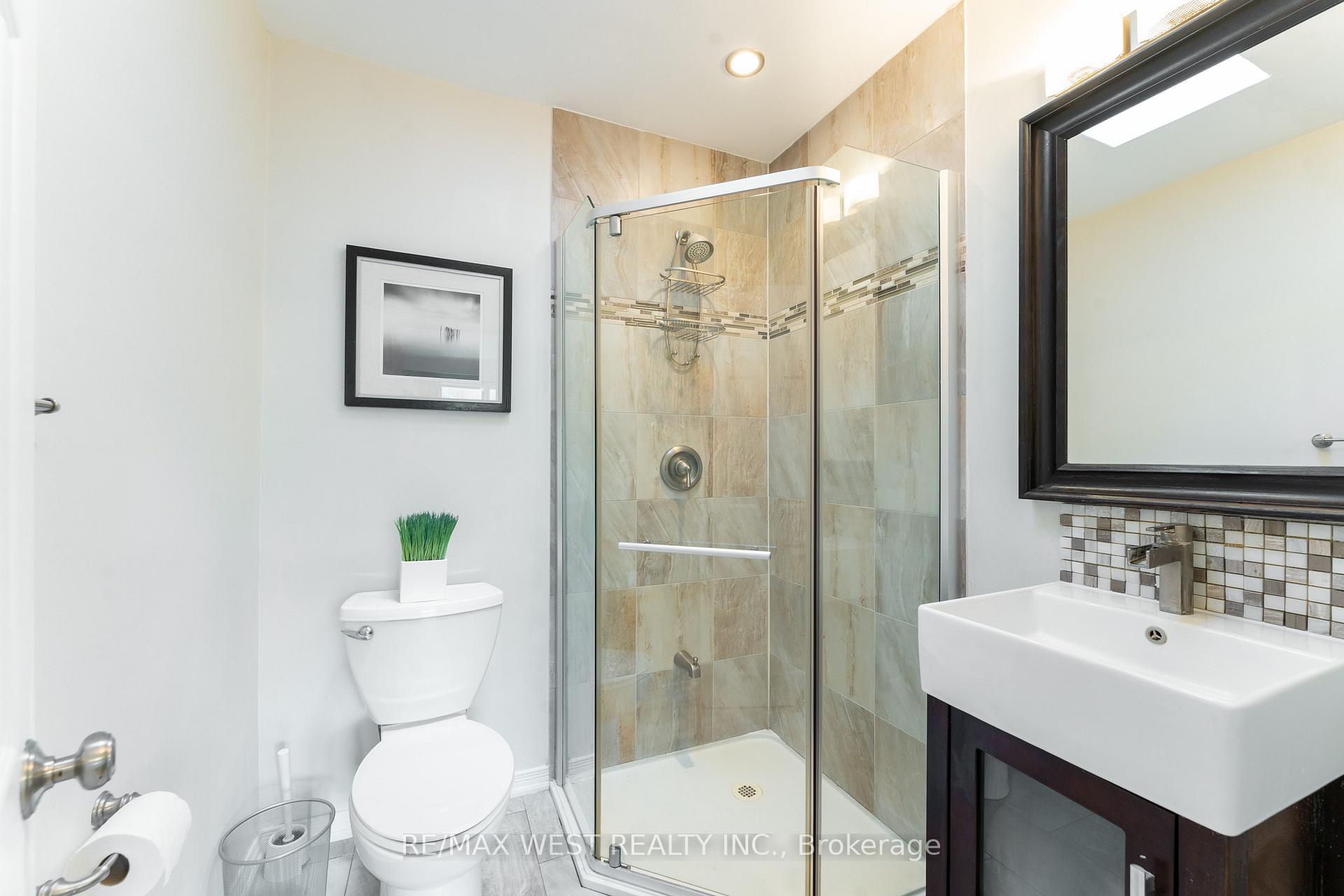 Photo 23 of 274 Maxwell Street, North York, Bathurst Manor — HOMEH