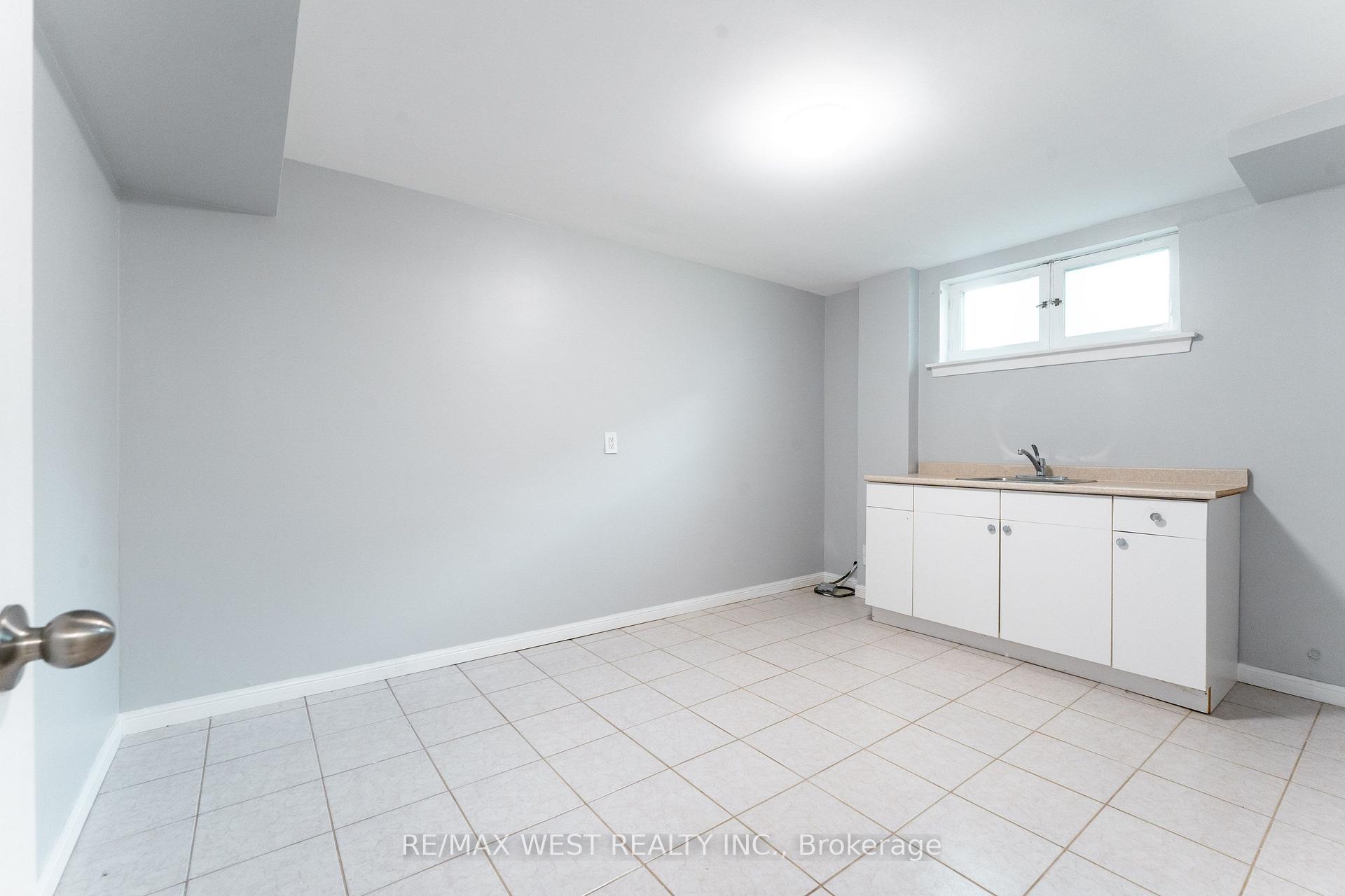 Photo 36 of 274 Maxwell Street, North York, Bathurst Manor — HOMEH