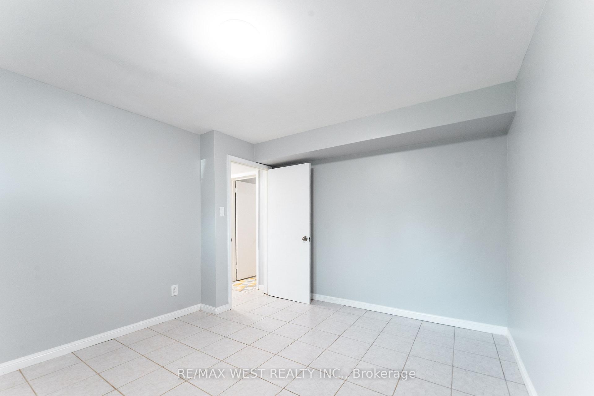 Photo 38 of 274 Maxwell Street, North York, Bathurst Manor — HOMEH