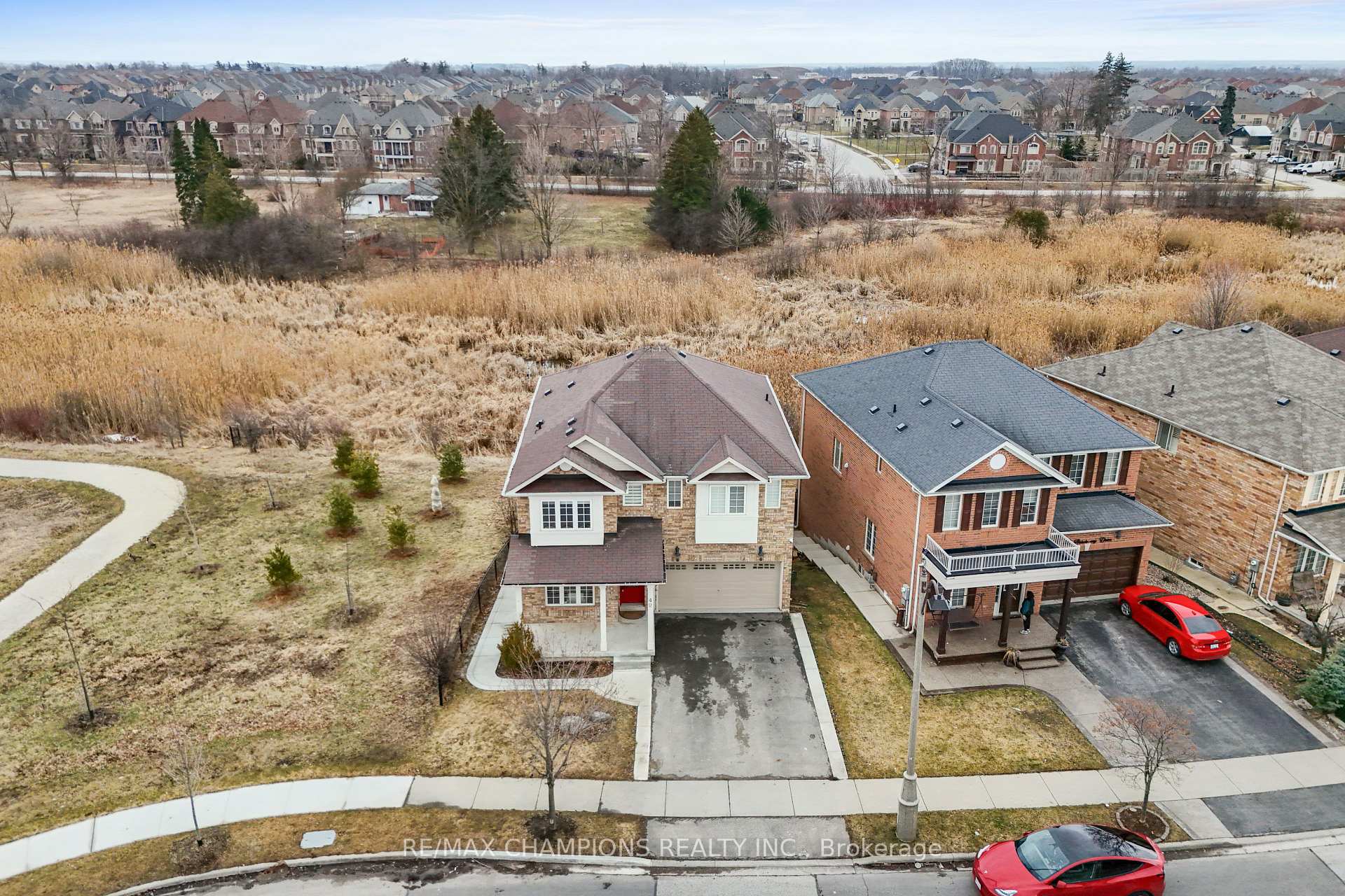 Photo 2 of 42 Abbotsbury Drive, Brampton, Credit Valley — HOMEH