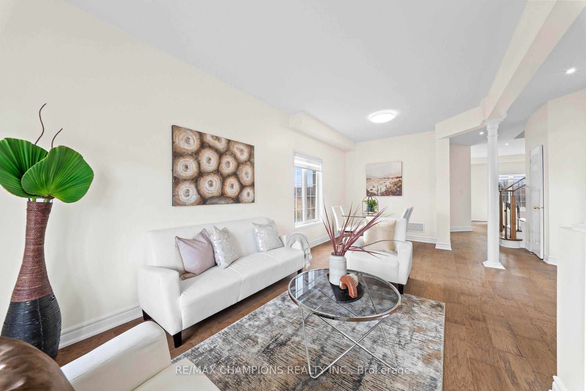Photo 4 of 42 Abbotsbury Drive, Brampton, Credit Valley — HOMEH