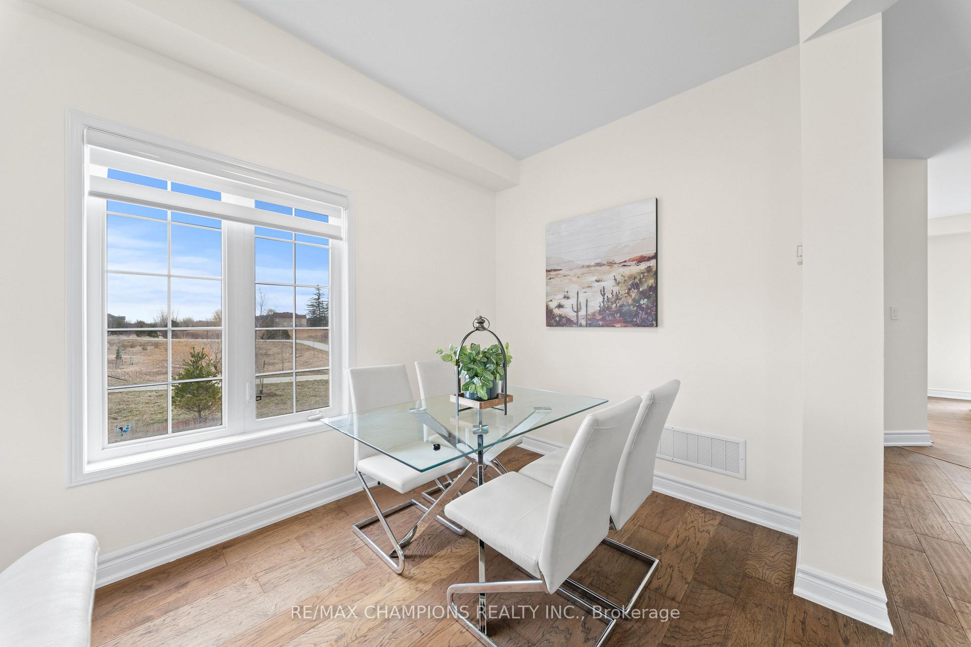 Photo 5 of 42 Abbotsbury Drive, Brampton, Credit Valley — HOMEH