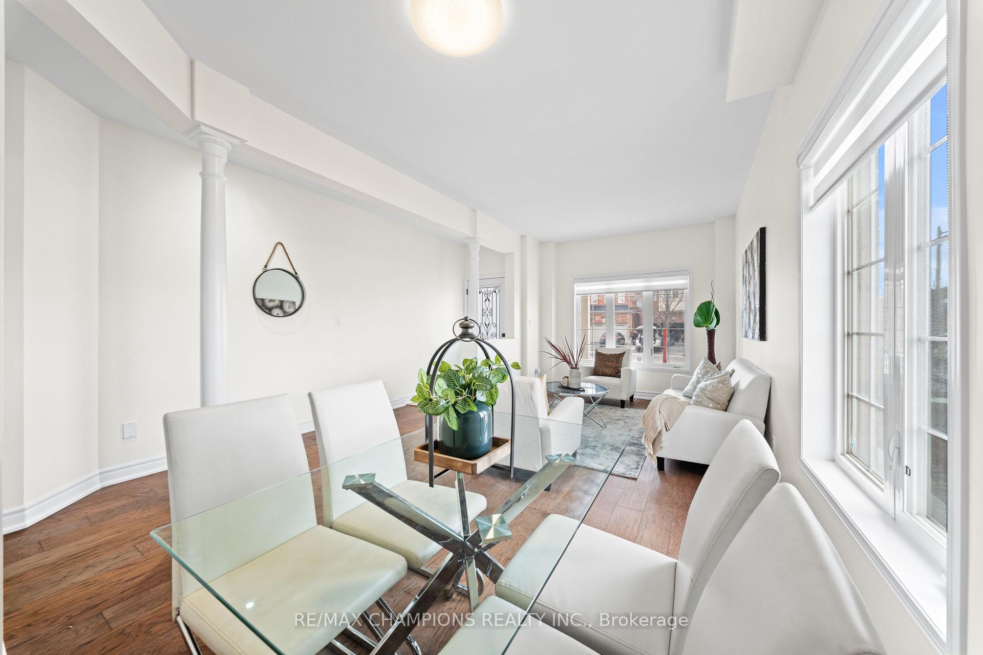 Photo 6 of 42 Abbotsbury Drive, Brampton, Credit Valley — HOMEH