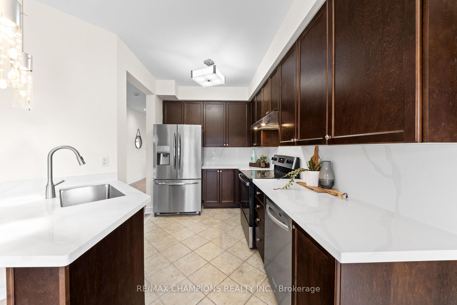 Photo 8 of 42 Abbotsbury Drive, Brampton, Credit Valley — HOMEH
