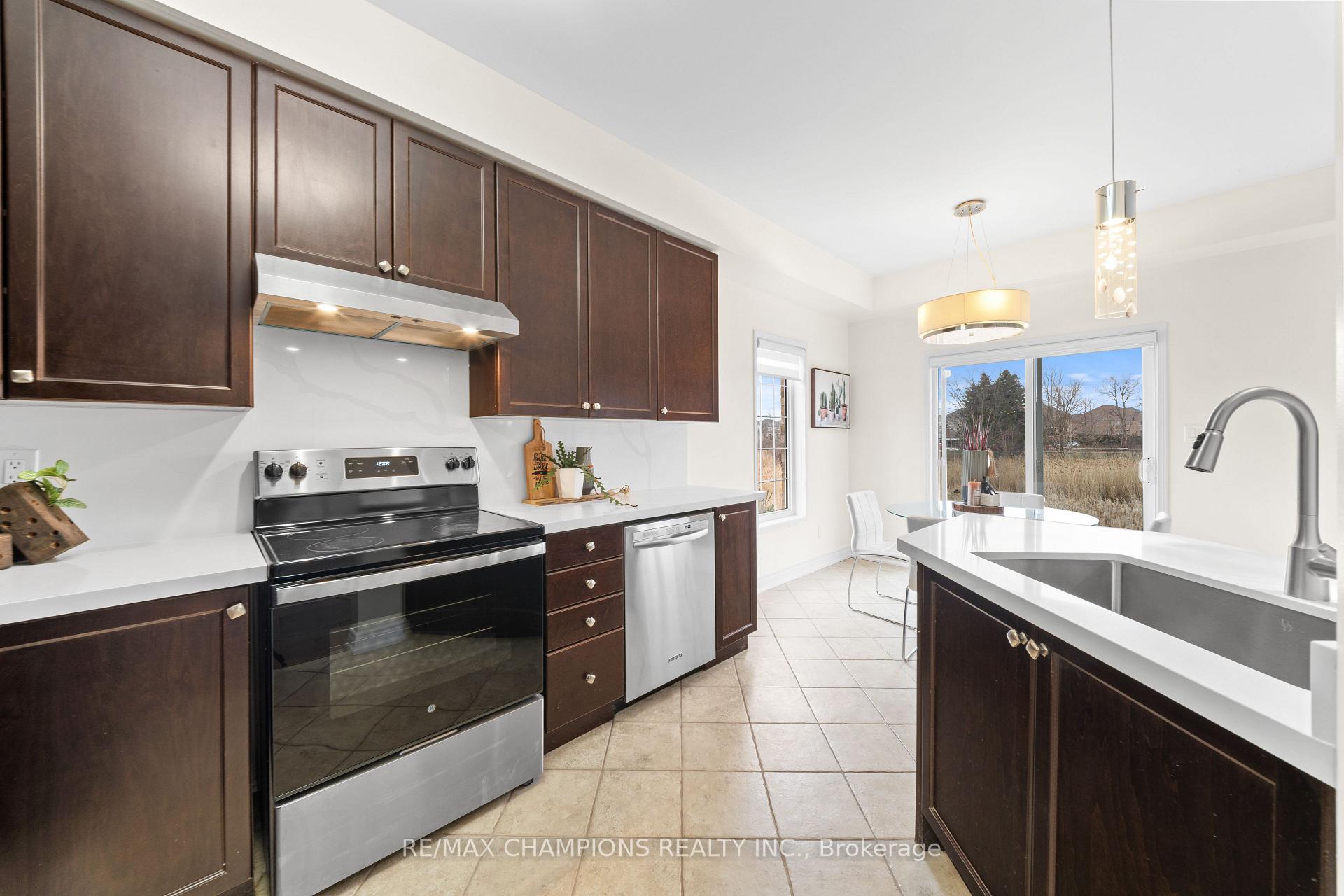 Photo 10 of 42 Abbotsbury Drive, Brampton, Credit Valley — HOMEH