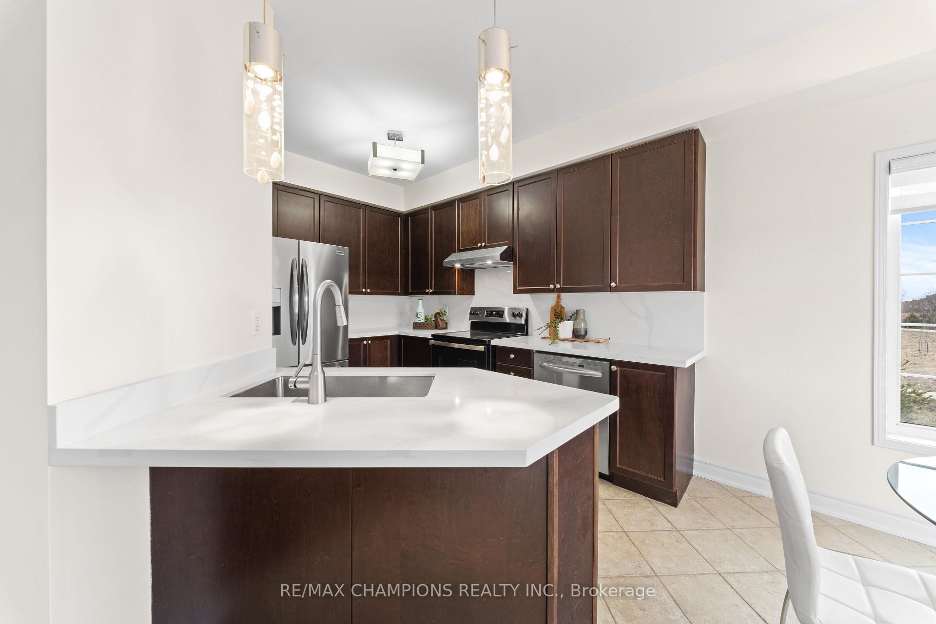 Photo 12 of 42 Abbotsbury Drive, Brampton, Credit Valley — HOMEH