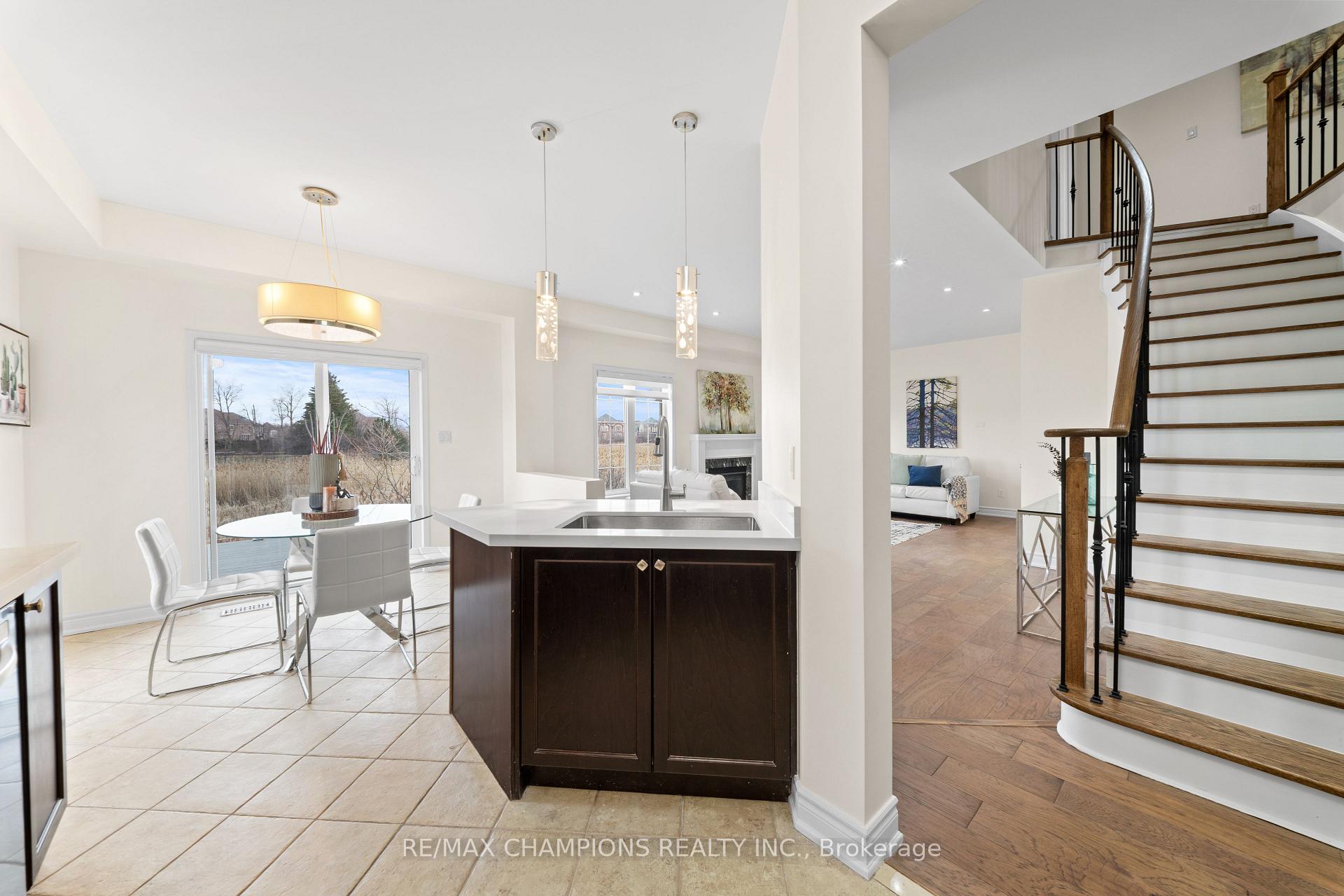 Photo 15 of 42 Abbotsbury Drive, Brampton, Credit Valley — HOMEH