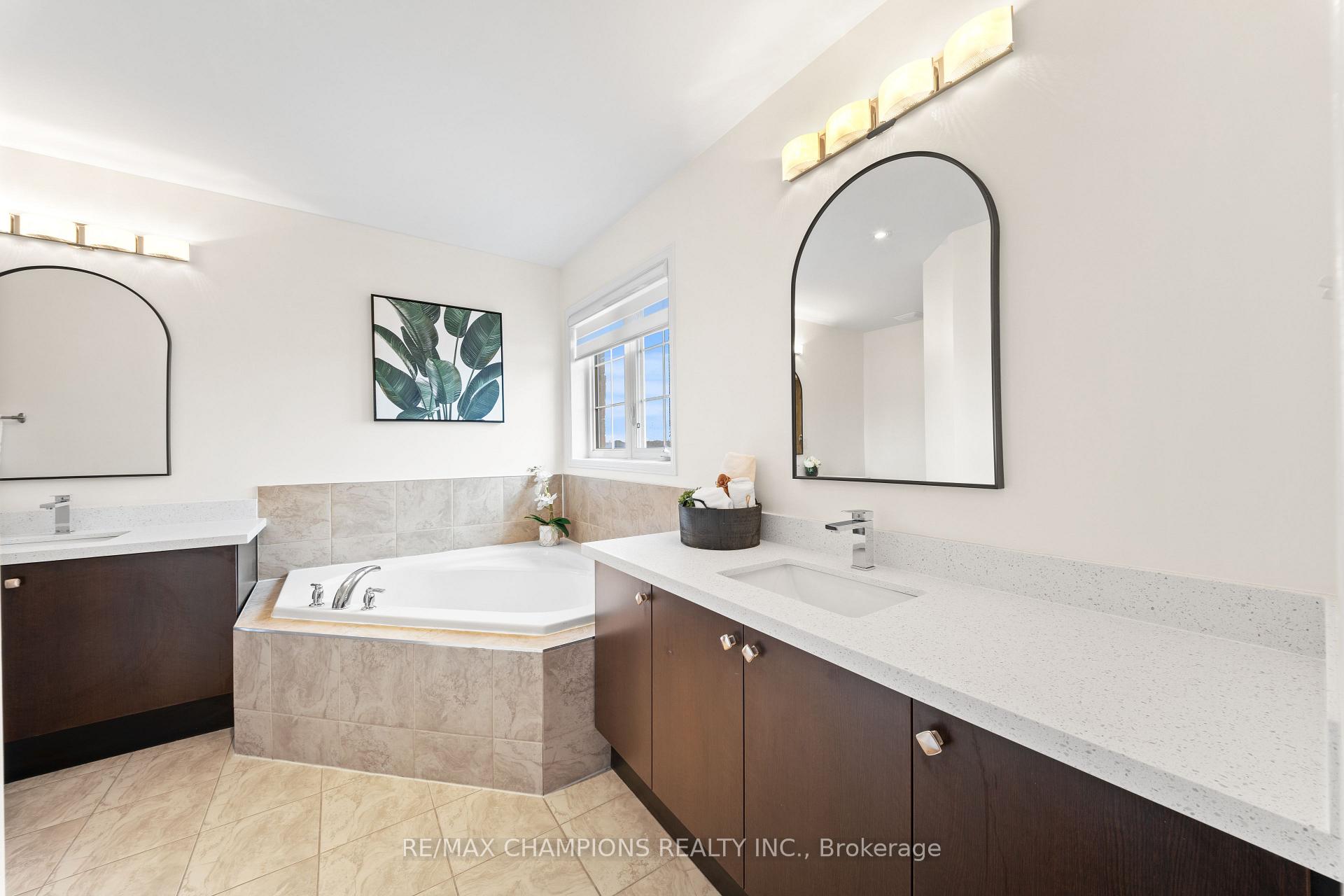 Photo 25 of 42 Abbotsbury Drive, Brampton, Credit Valley — HOMEH