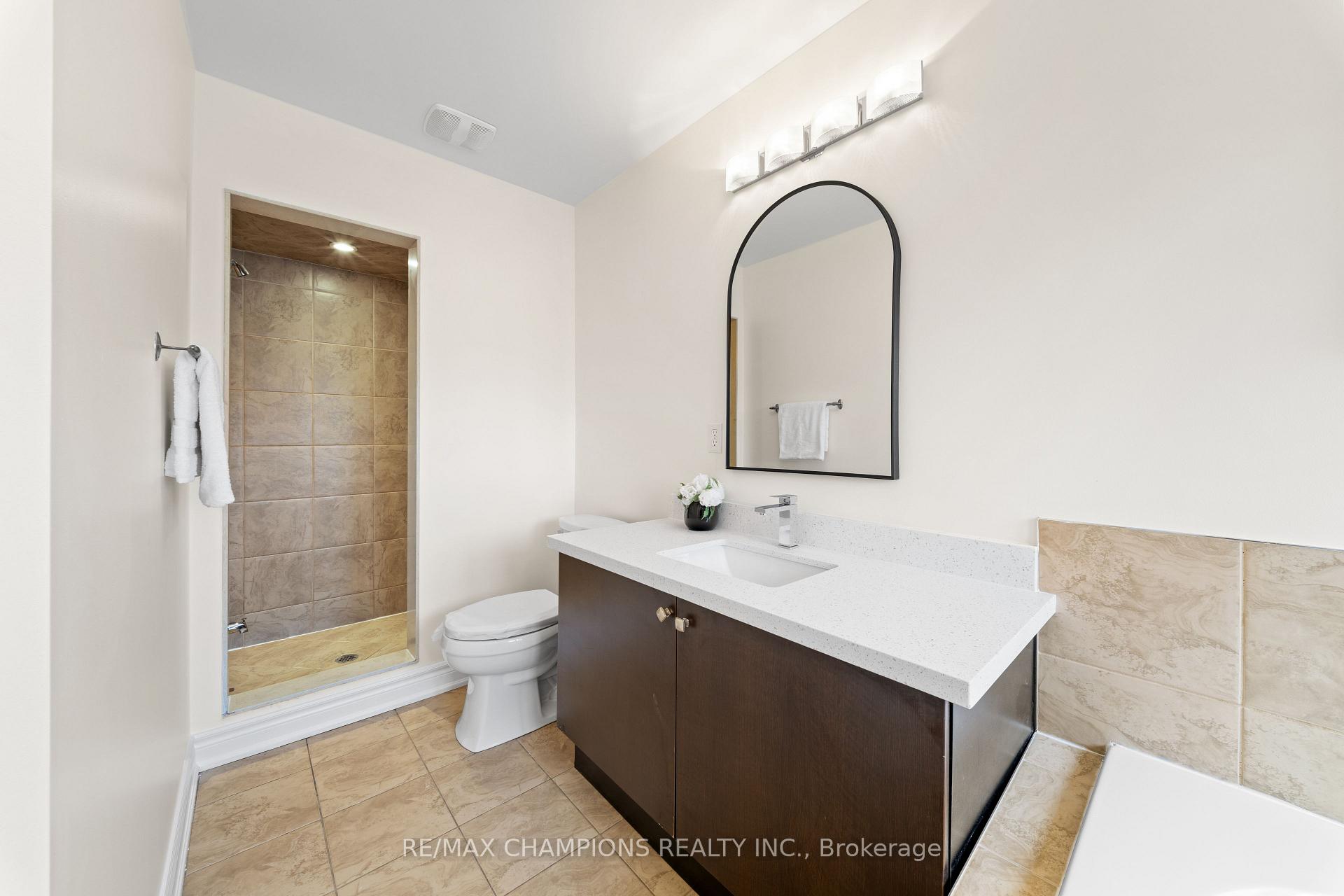 Photo 26 of 42 Abbotsbury Drive, Brampton, Credit Valley — HOMEH