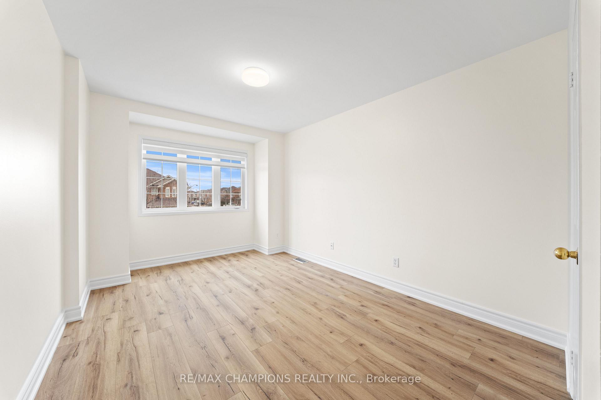 Photo 31 of 42 Abbotsbury Drive, Brampton, Credit Valley — HOMEH