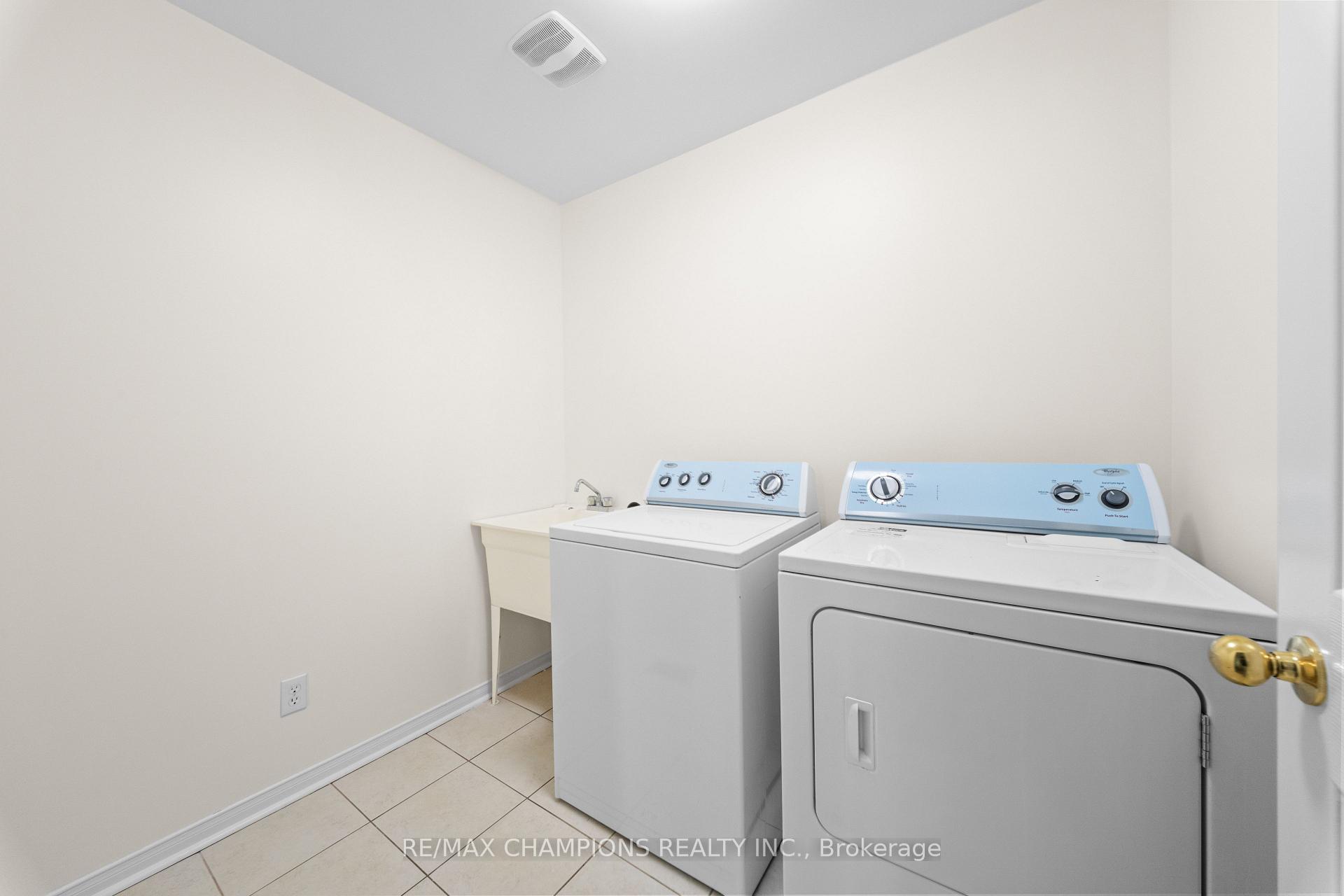 Photo 35 of 42 Abbotsbury Drive, Brampton, Credit Valley — HOMEH
