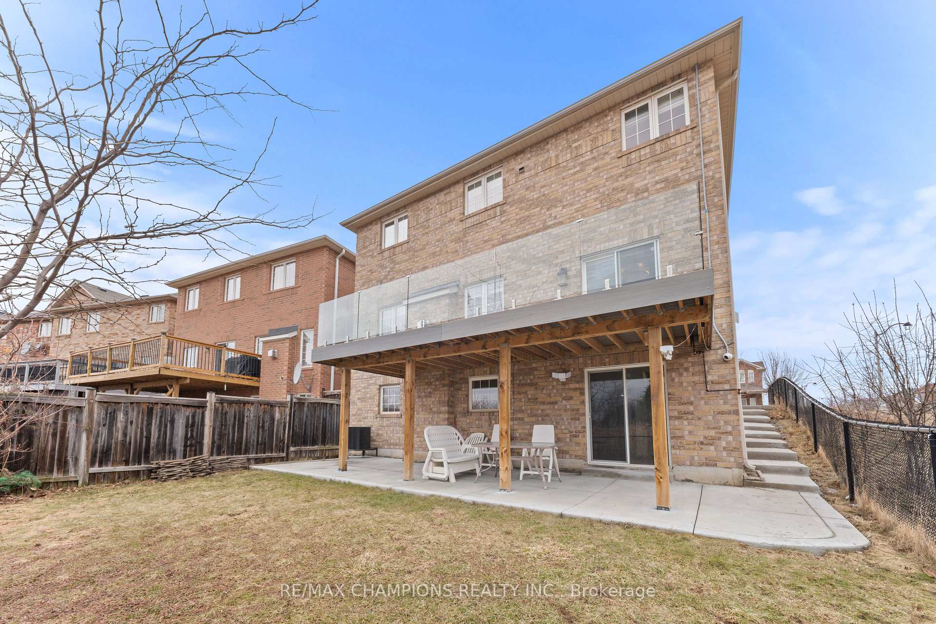 Photo 43 of 42 Abbotsbury Drive, Brampton, Credit Valley — HOMEH