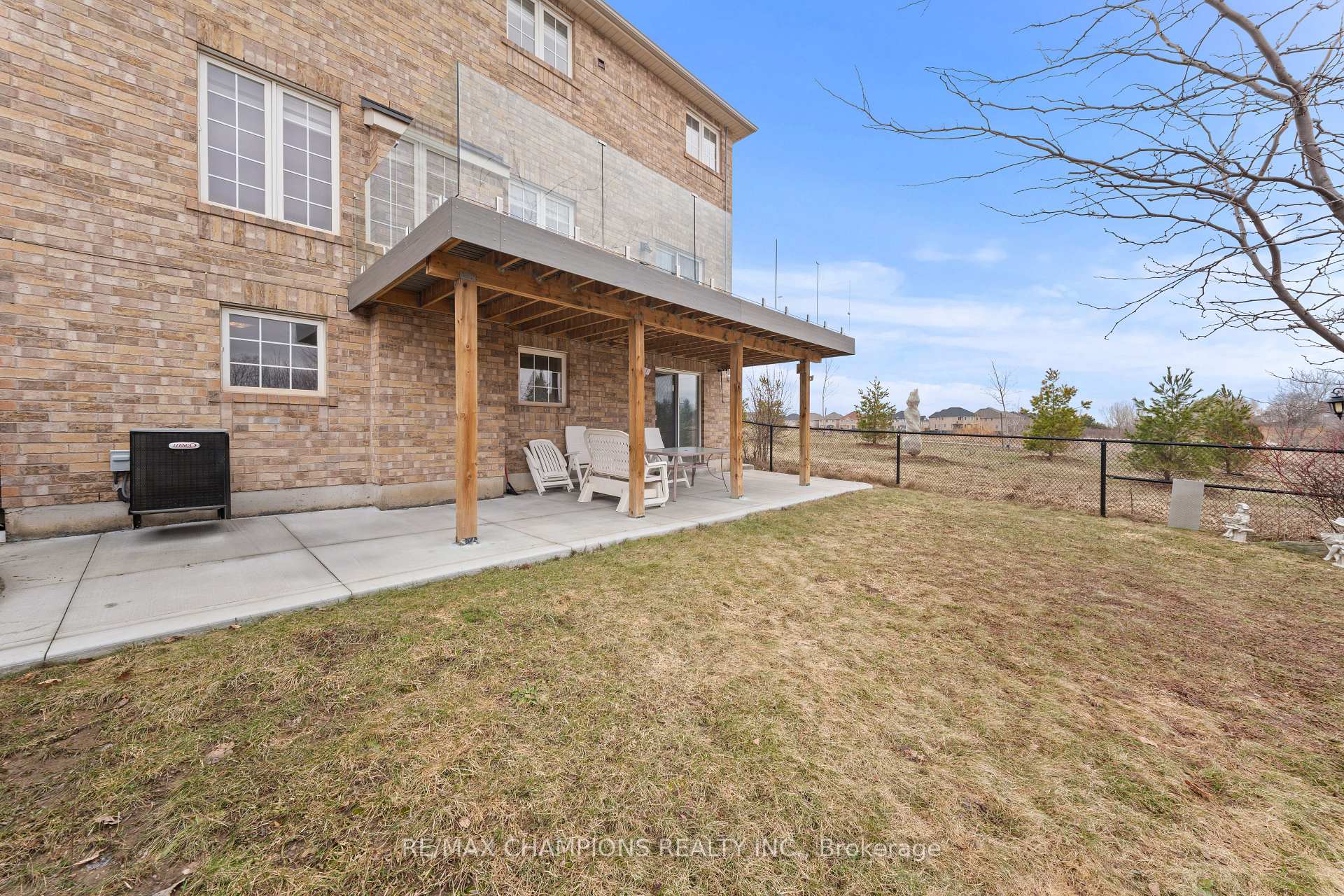 Photo 44 of 42 Abbotsbury Drive, Brampton, Credit Valley — HOMEH