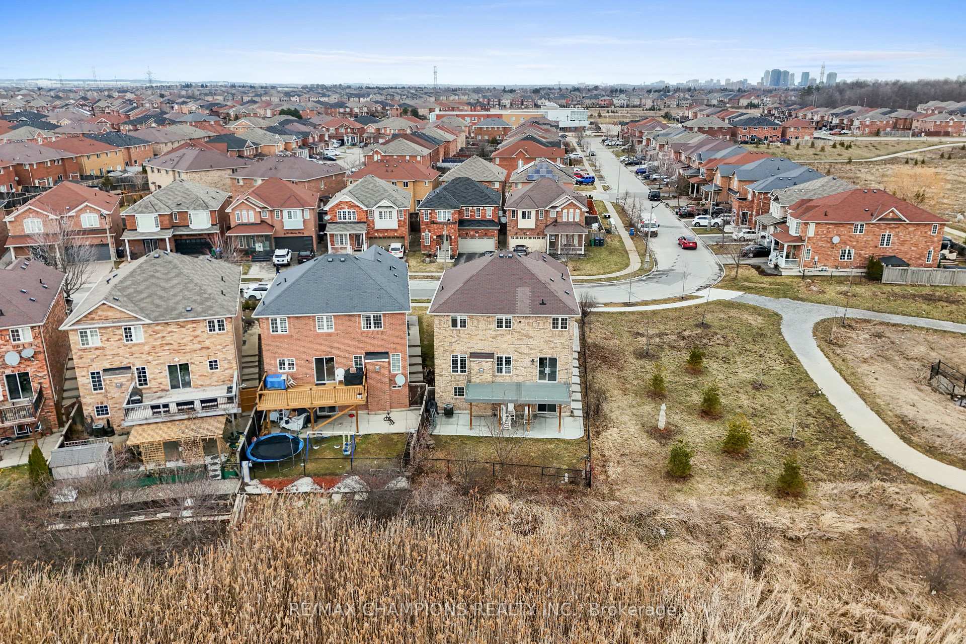 Photo 45 of 42 Abbotsbury Drive, Brampton, Credit Valley — HOMEH