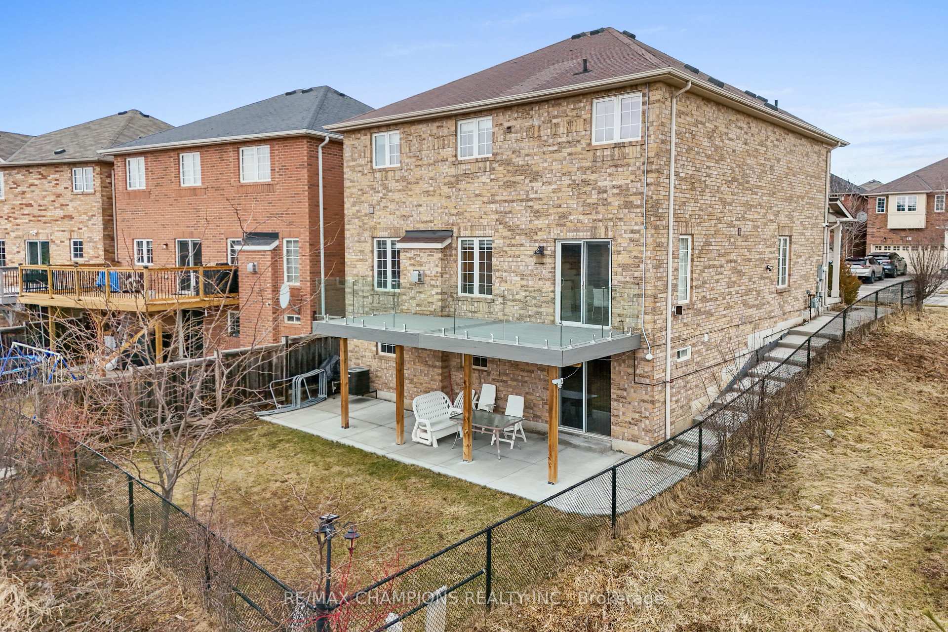 Photo 46 of 42 Abbotsbury Drive, Brampton, Credit Valley — HOMEH