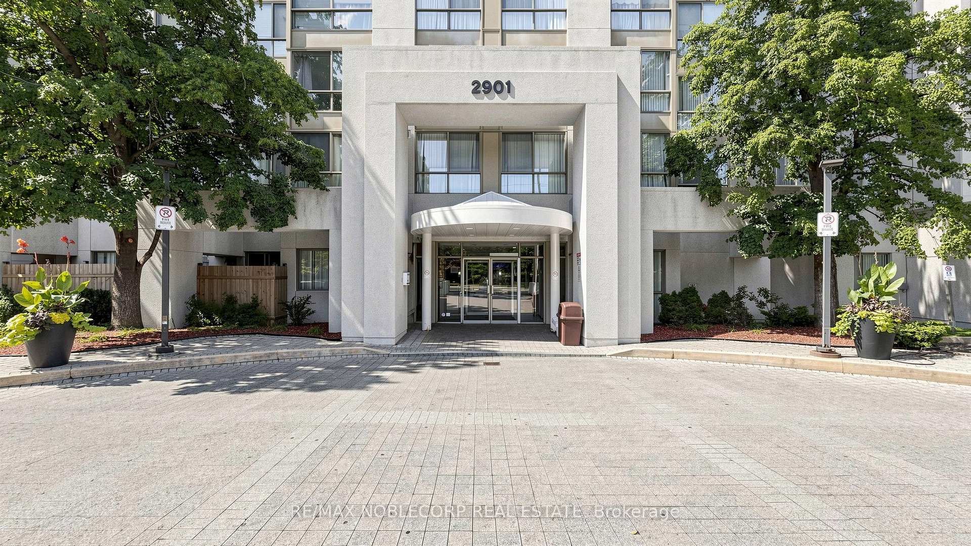 Photo 3 of Unit 804, 2901 Kipling Avenue, Etobicoke, Mount Olive-Silverstone-Jamestown — HOMEH